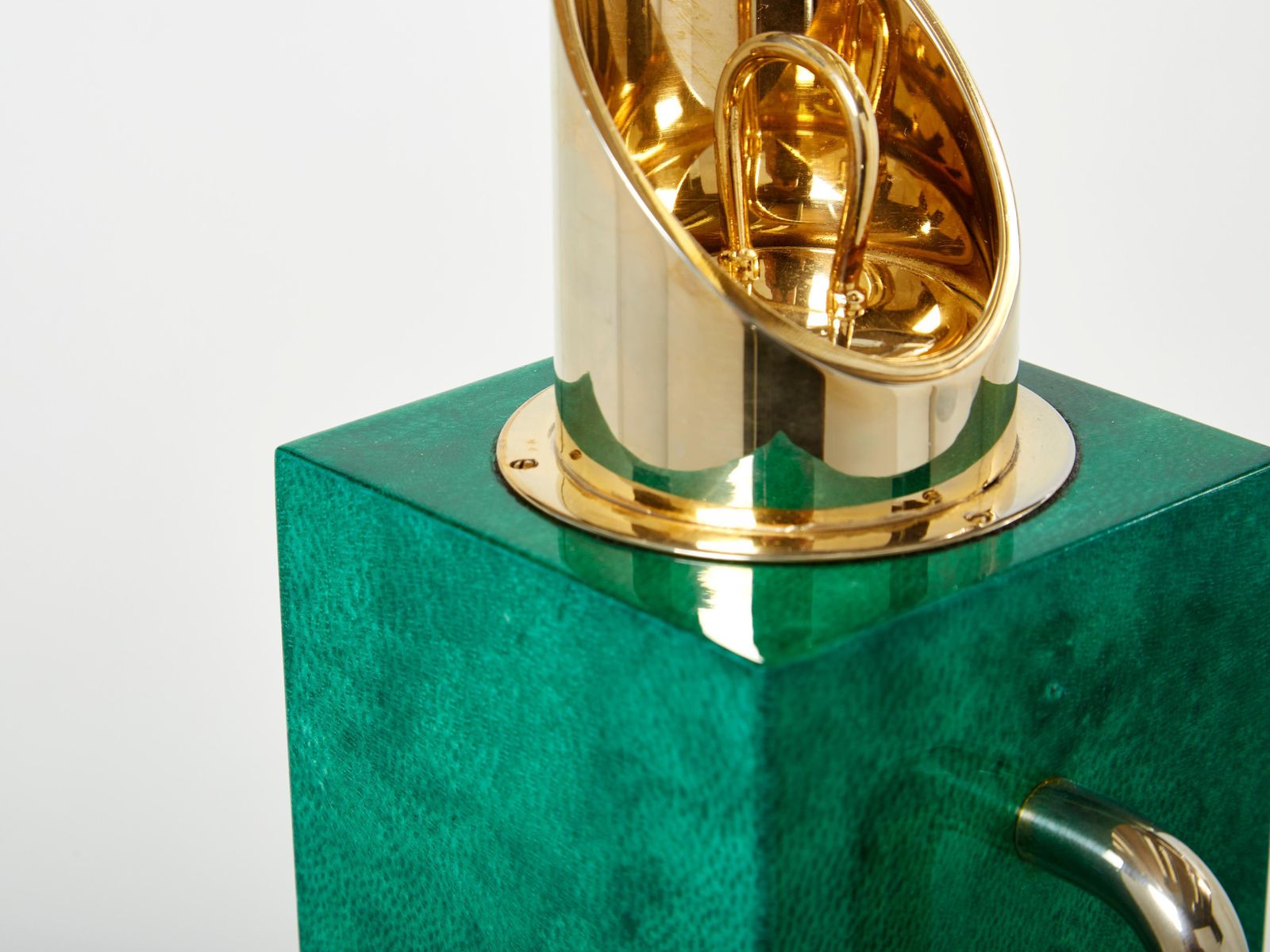 Carafe thermos Aldo Tura en parchemin de chèvre vert émeraude et laiton, années 1960 photo Décoration