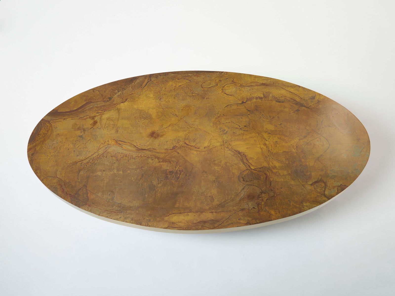 photo furniture Grande table basse ovale en laiton oxydé, par Isabelle et Richard Faure, années 1970