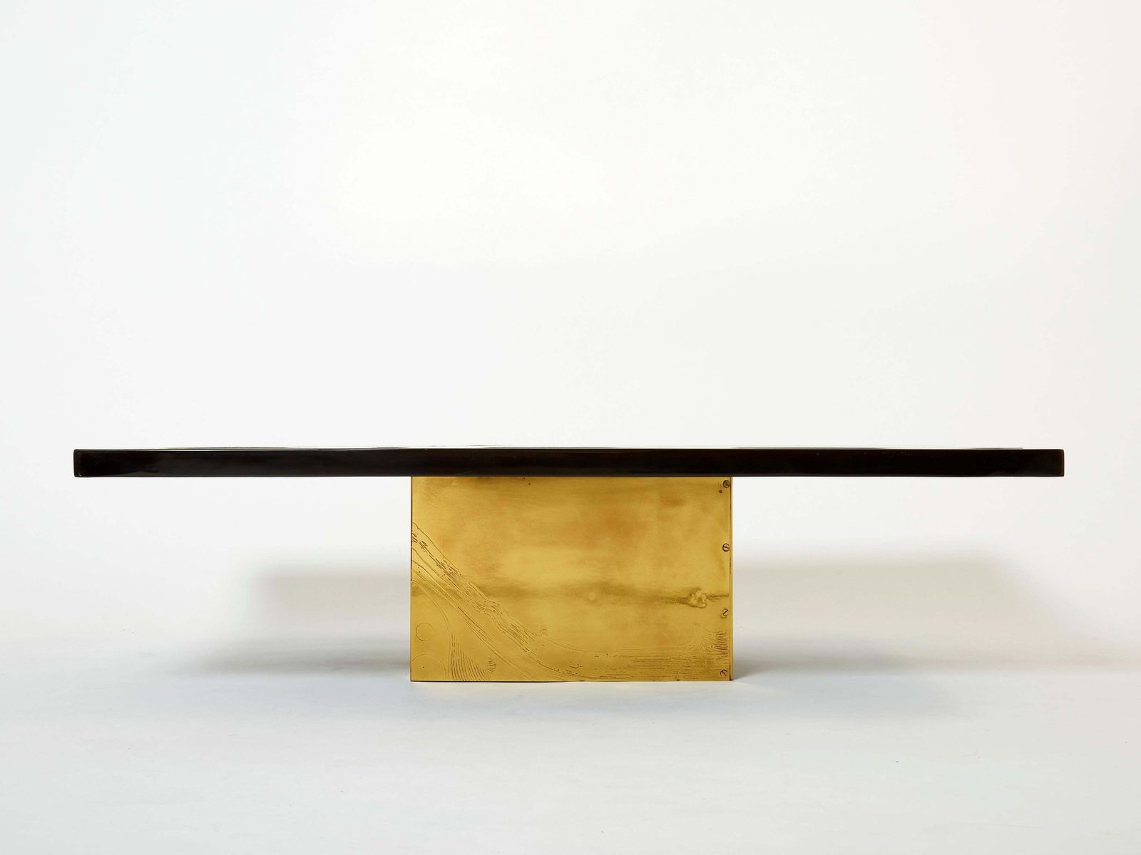 photo vintage Table basse belge en laiton gravé avec agates, signée Christian Krekels, 1979