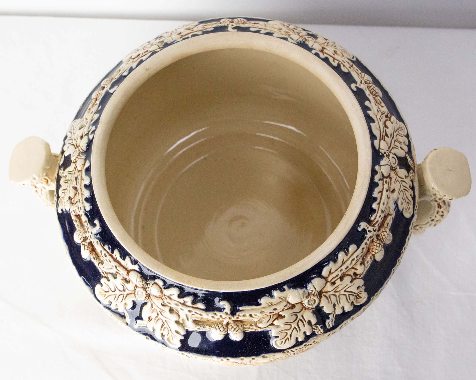 photo vintage German Scharzwald Art Nouveau Stoneware Centerpiece Hunt Scenes, Circa 1900