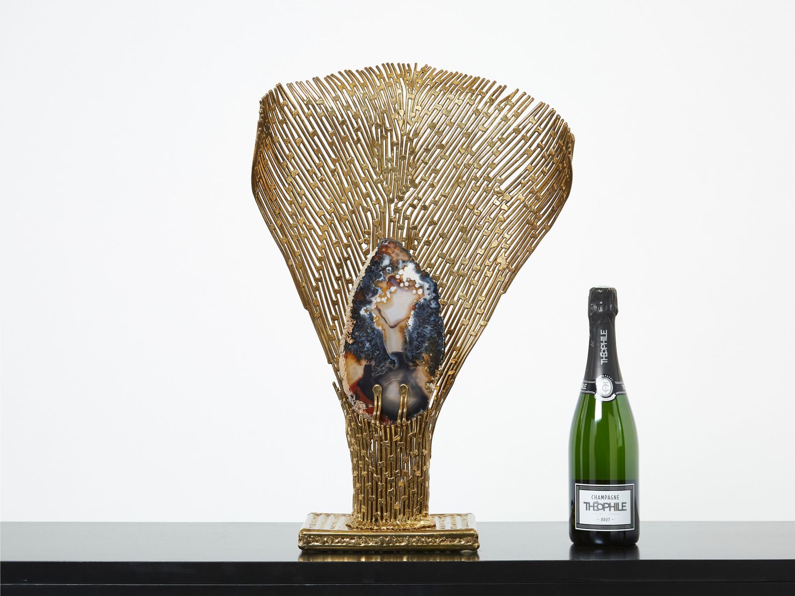 photo for sale Lampe de table Henri Fernandez en laiton et agate Nefertiti, années 1970