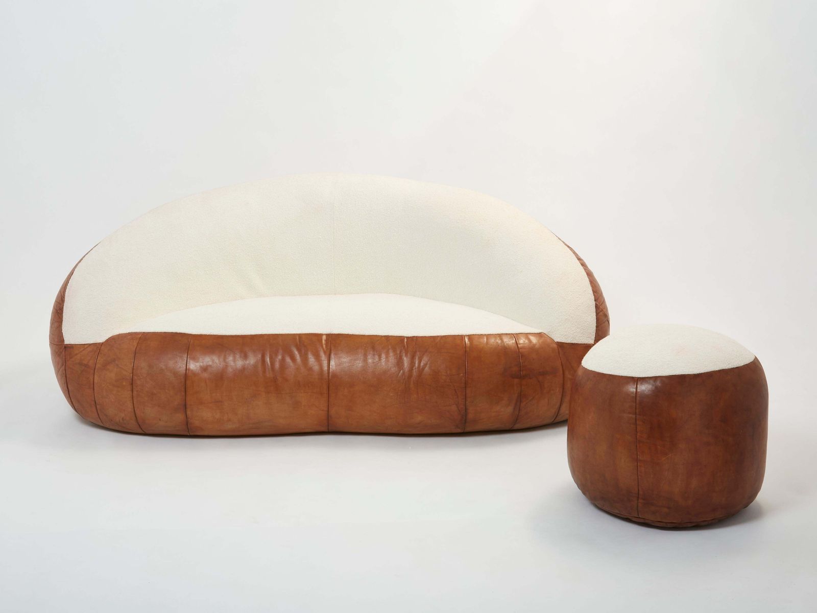 Ensemble de deux canapés Croissant en cuir et bouclé, par Raphaël Raffel, années 1970 photo for sale