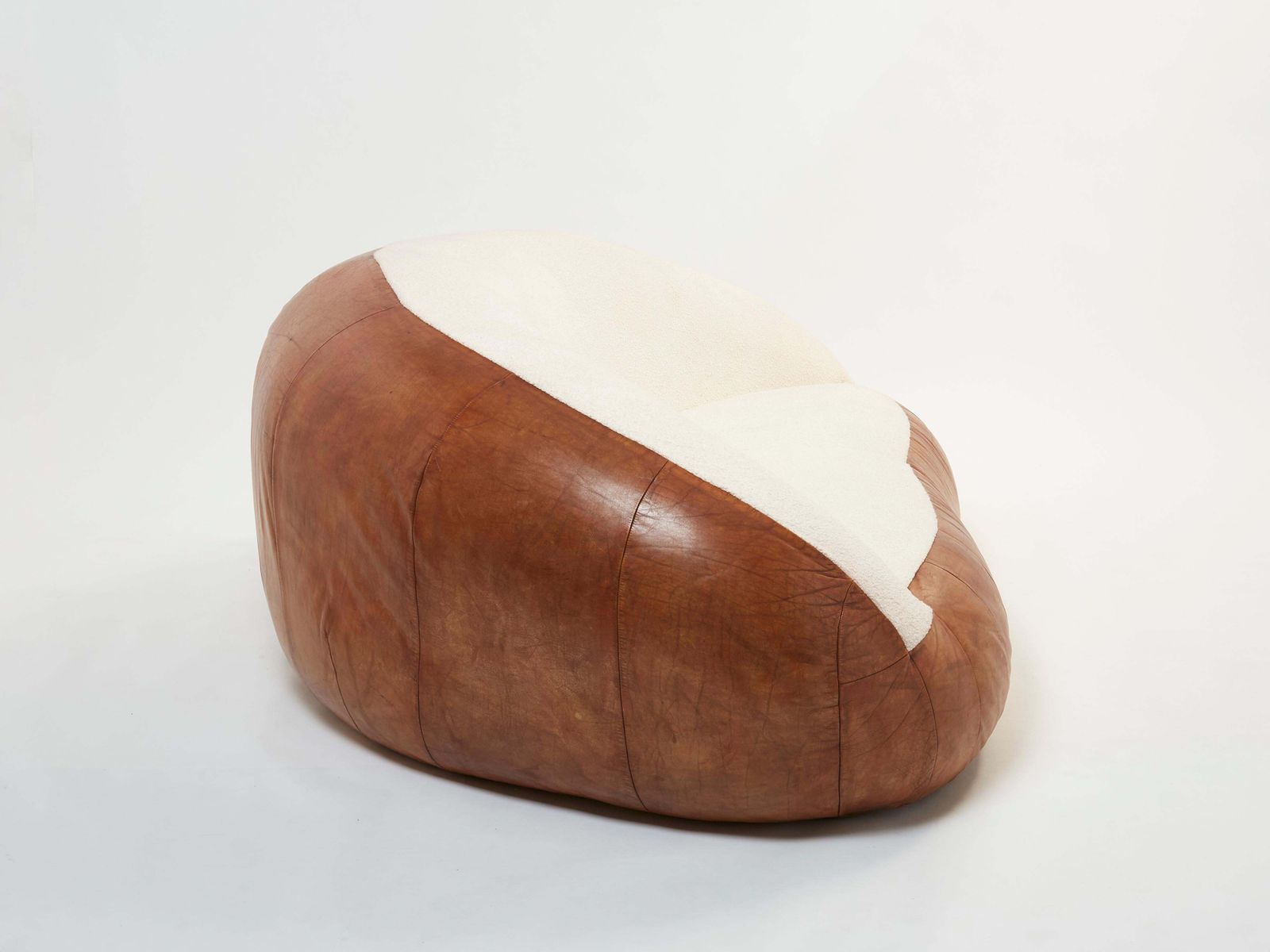 Ensemble de deux canapés Croissant en cuir et bouclé, par Raphaël Raffel, années 1970 photo buy