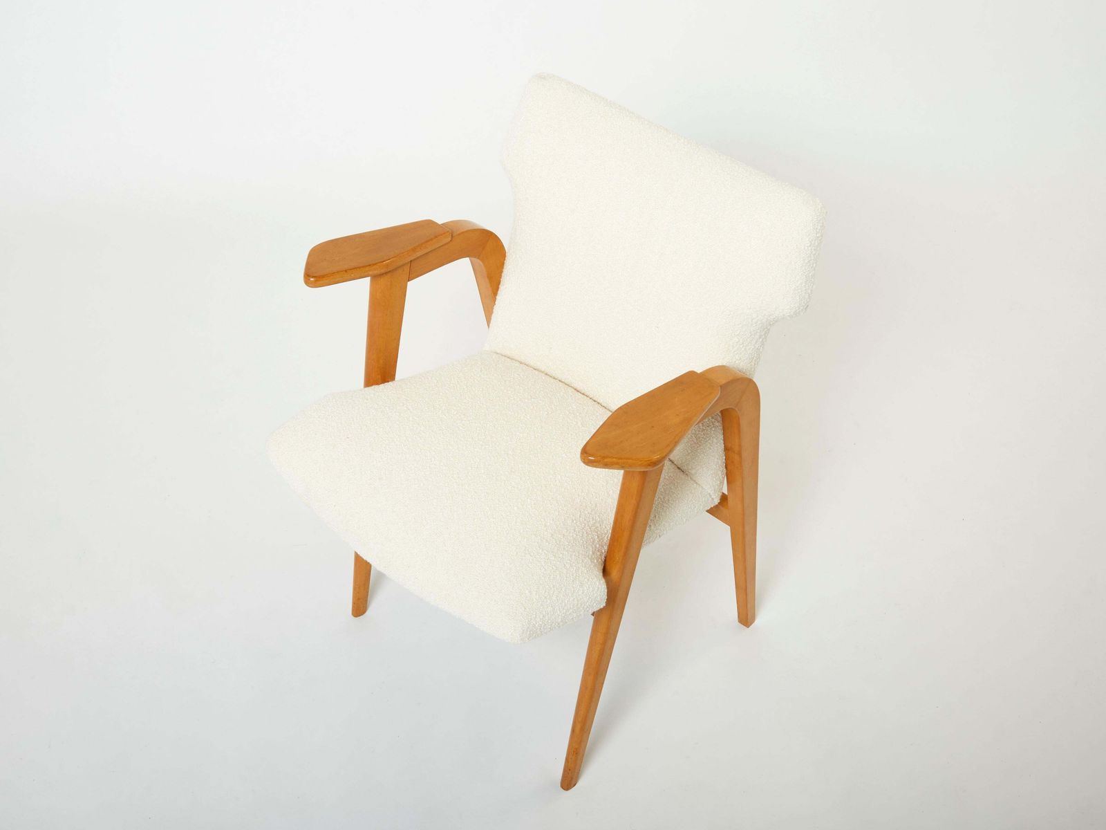 Fauteuils à pieds compas en chêne massif et bouclé de laine, par Roger Landault, années 1950 photo Mobilier