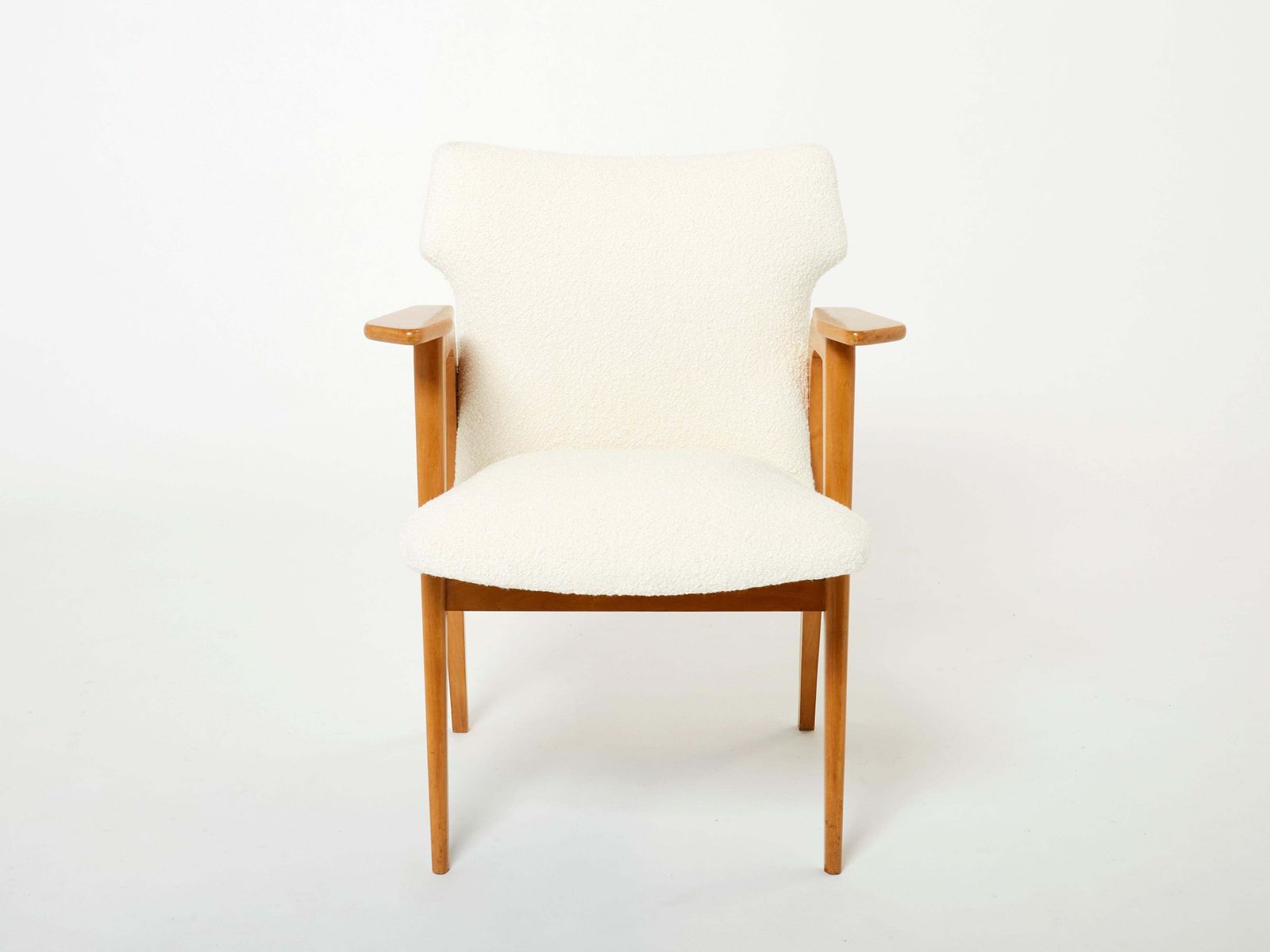 4513.0 Fauteuils à pieds compas en chêne massif et bouclé de laine, par Roger Landault, années 1950 photo