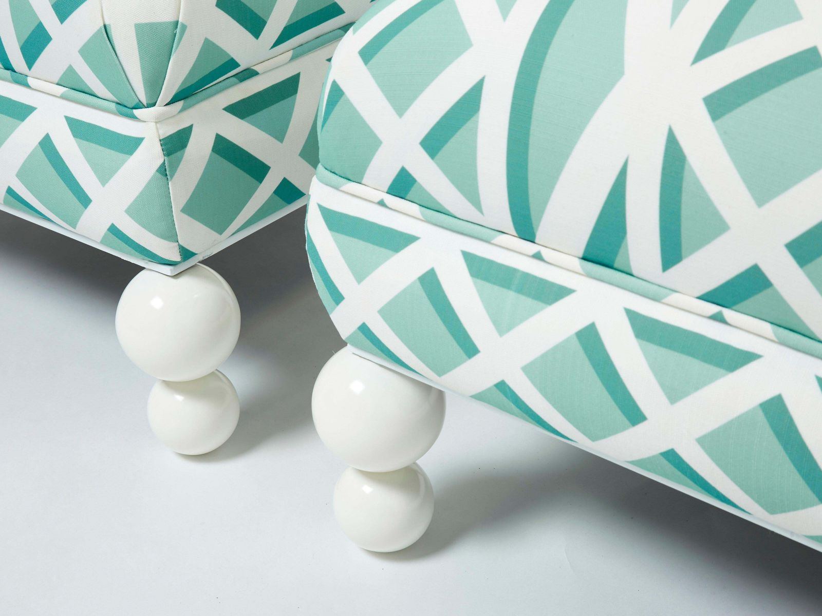Paire de poufs vintage français d'extérieur retapissés, années 1970 photo for sale