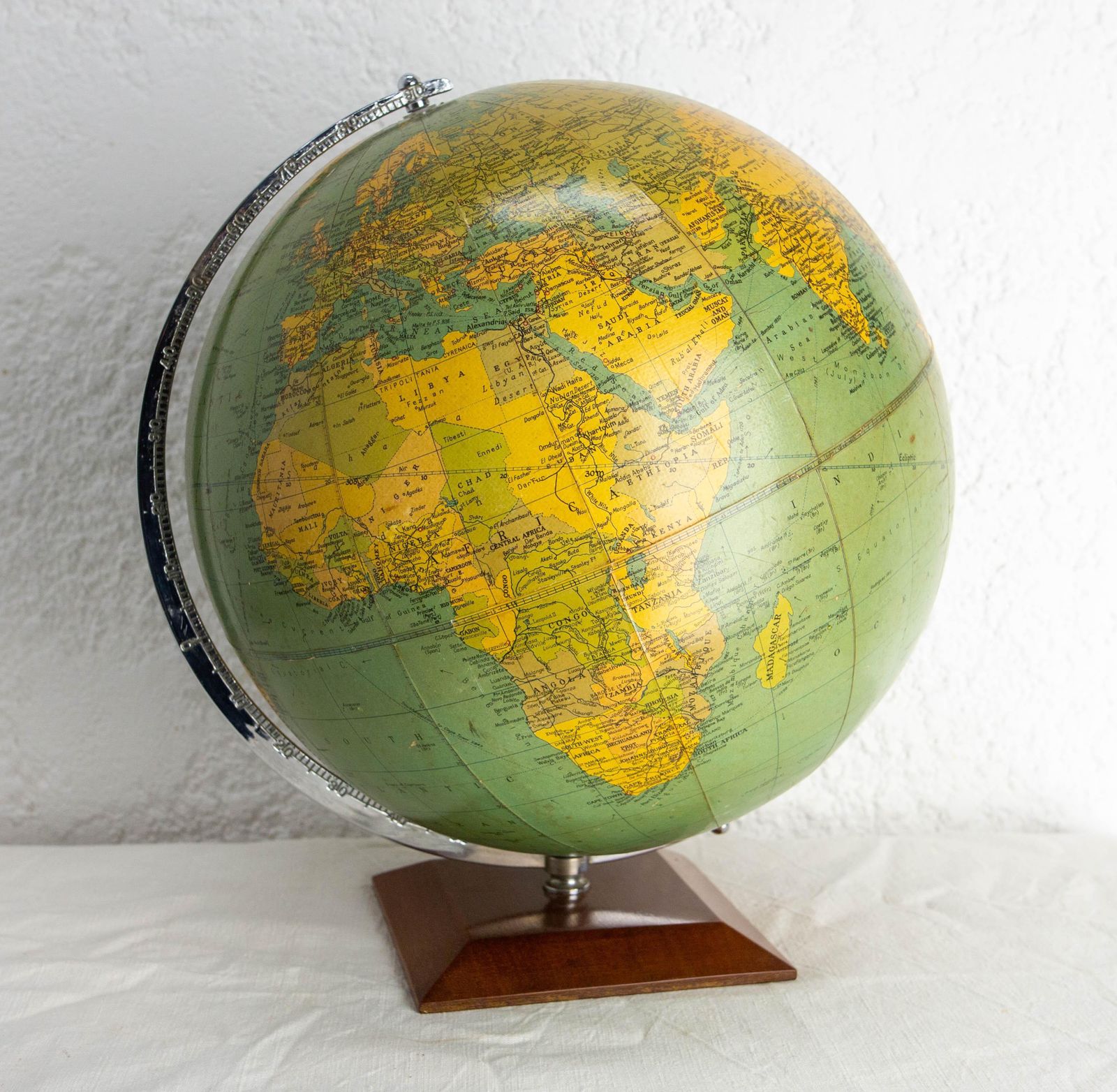 Home Decor United Kingdom, Earth Globe Philips Challenge, 20th Mid Century 1966 photo