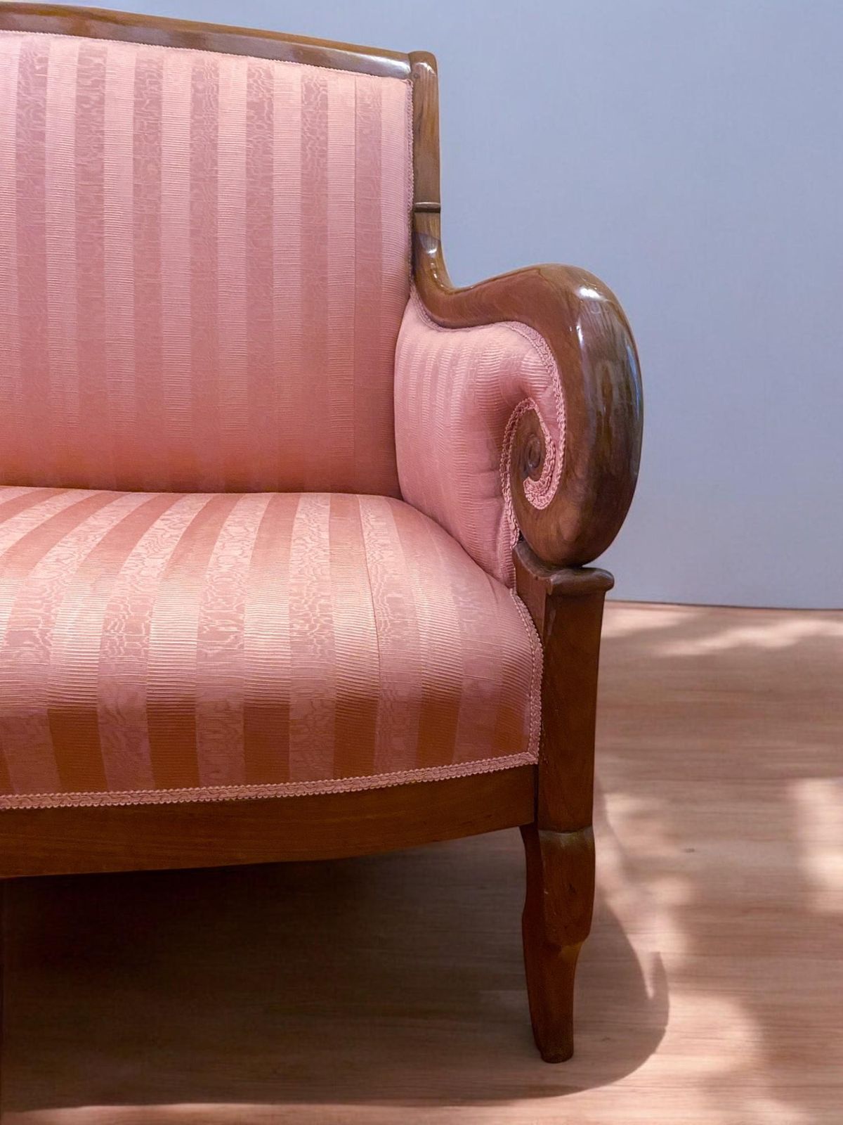 photo furniture Antico Divano In Noce Epoca Restaurazione, Francia 1830