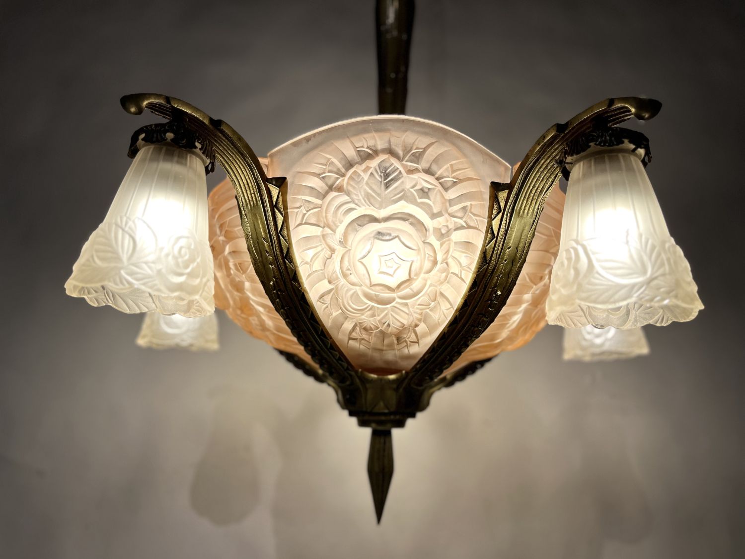 photo vinterior 1930s French Art Deco Brass Glass Chandelier Hettier & Vincent Freres Hanots