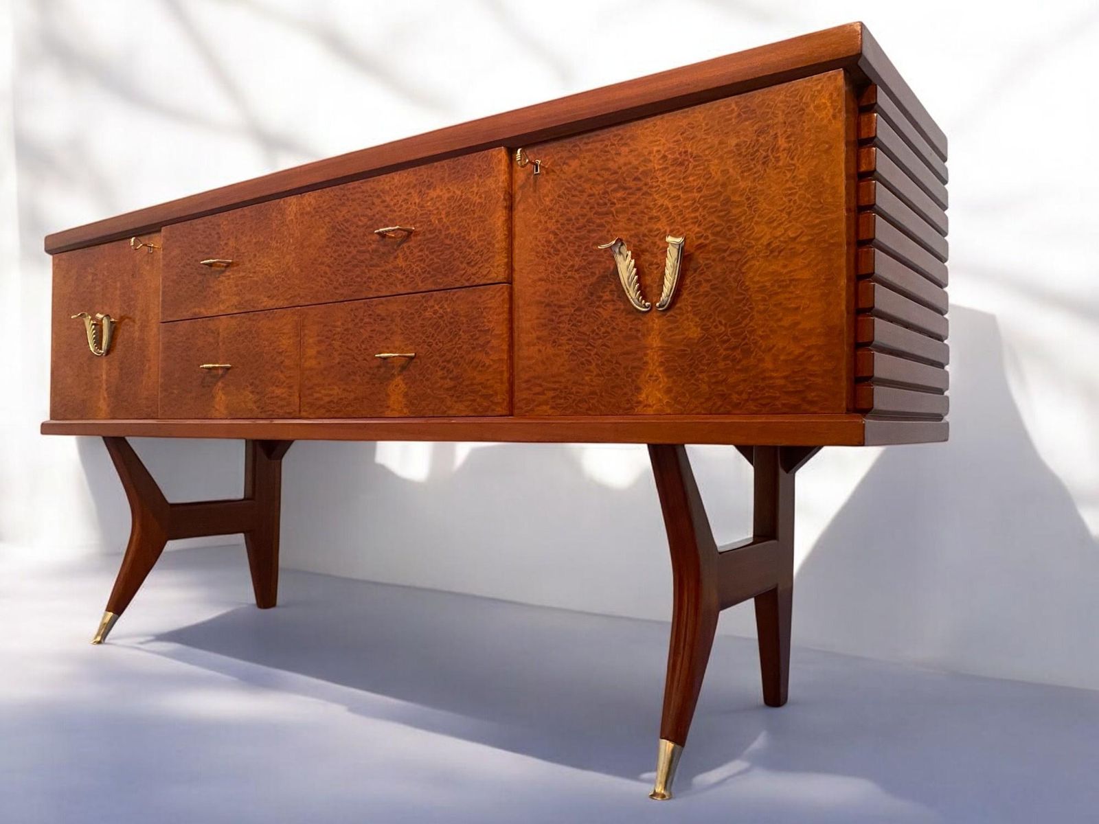 photo vintage Italian Midcentury Amboyna Briar Sideboard By Vittorio Dassi, 1950s