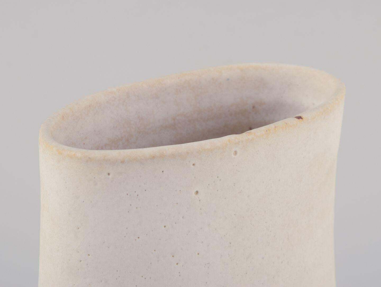 Lucie Rie, Austrian Born British Ceramicist. Unique Large Modernist Vase. photo 14040.0