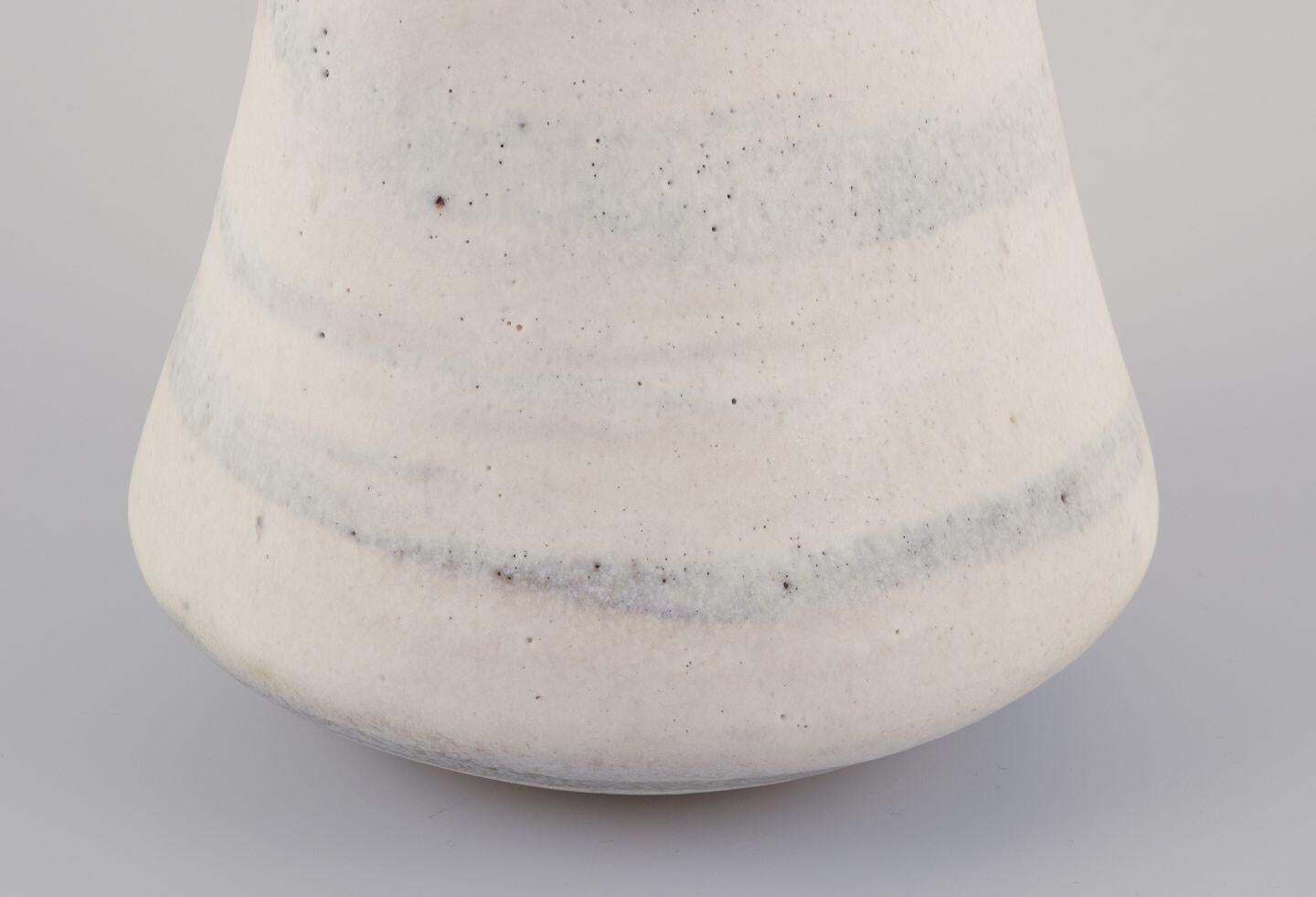 Lucie Rie, Austrian Born British Ceramicist. Unique Large Modernist Vase. photo vinterior