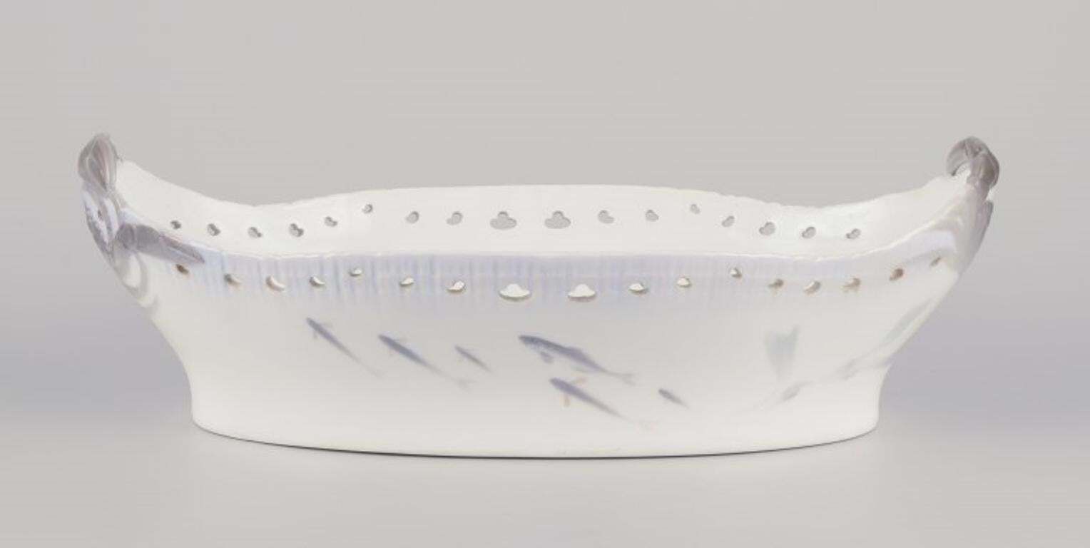 Royal Copenhagen, Large Art Nouveau Jardinière Modelled With Crabs. photo Home Decor