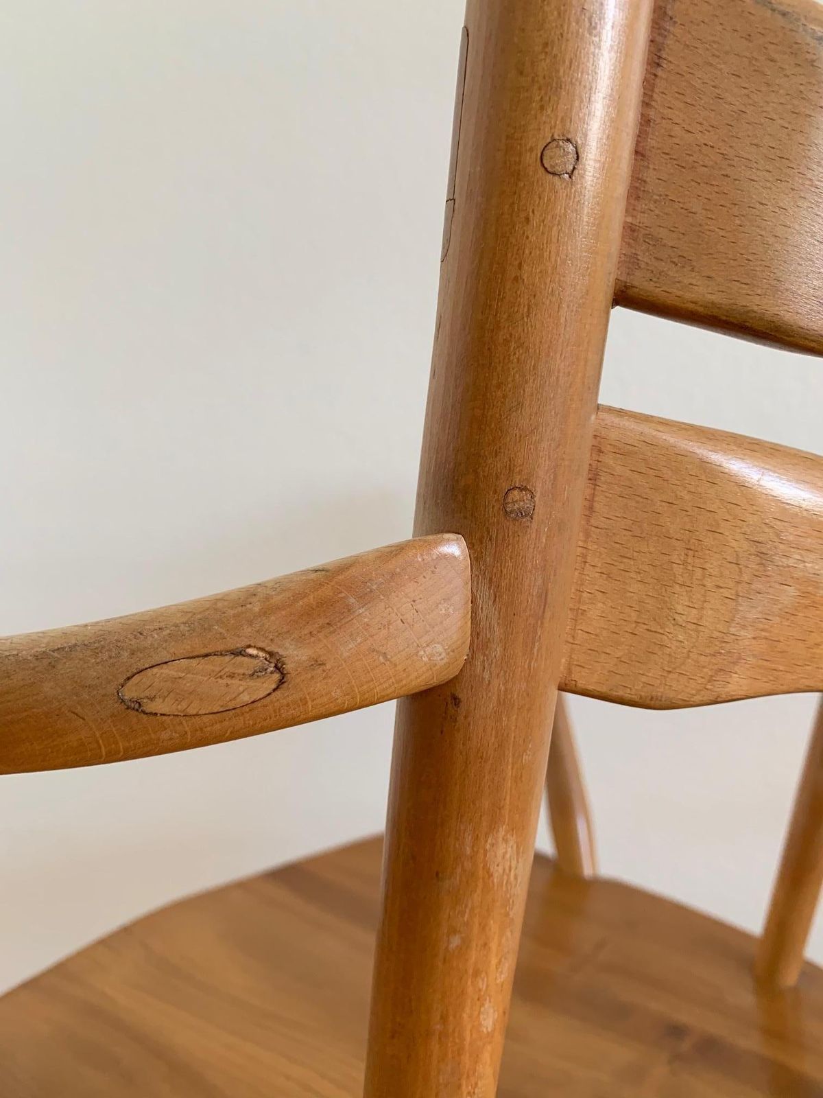 photo vintage Elegant Pair Of Elm And Beech Easy Chairs By Ercol, Uk, 1950s. Model 493.