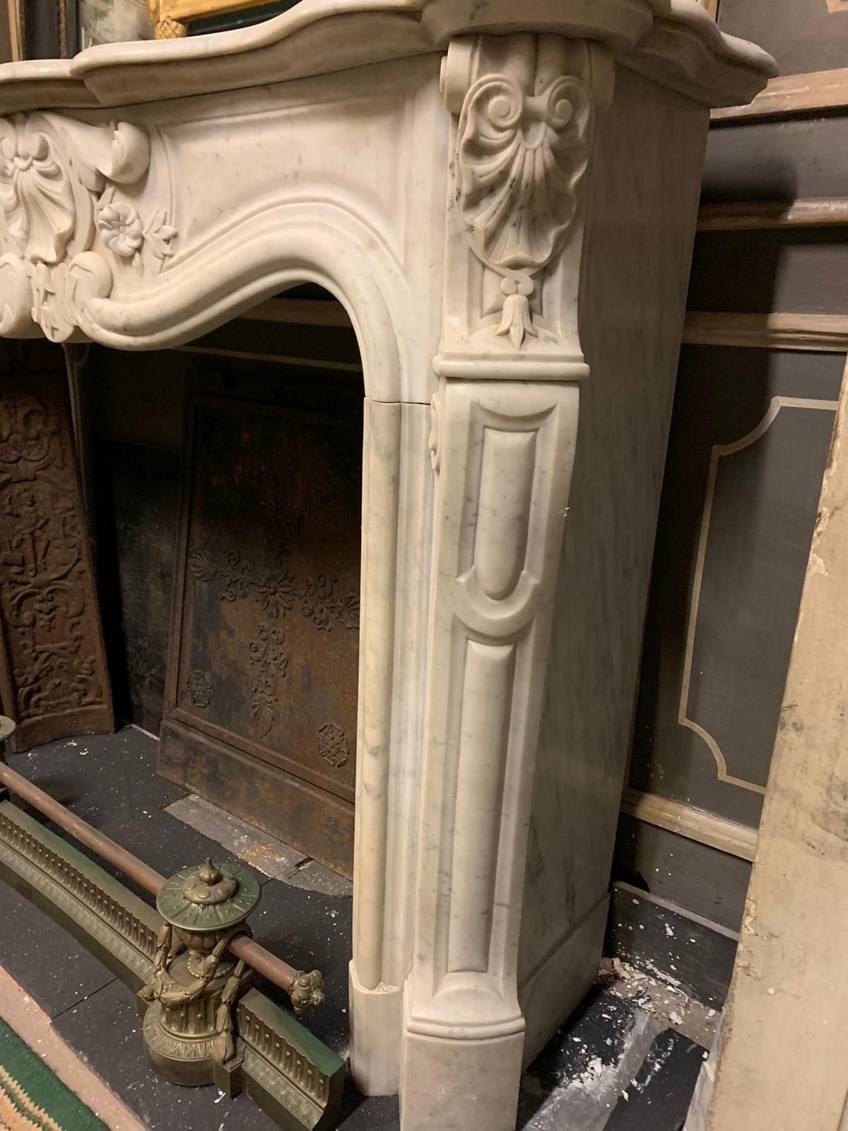 photo vintage Fireplace Handle Carved With Three Shells In White Carrara Marble, France