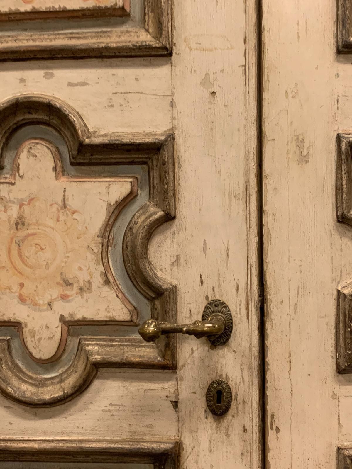 photo vintage N.2 Lacquered Wooden Doors, Two Leaves With Carved And Painted Panels, Italy