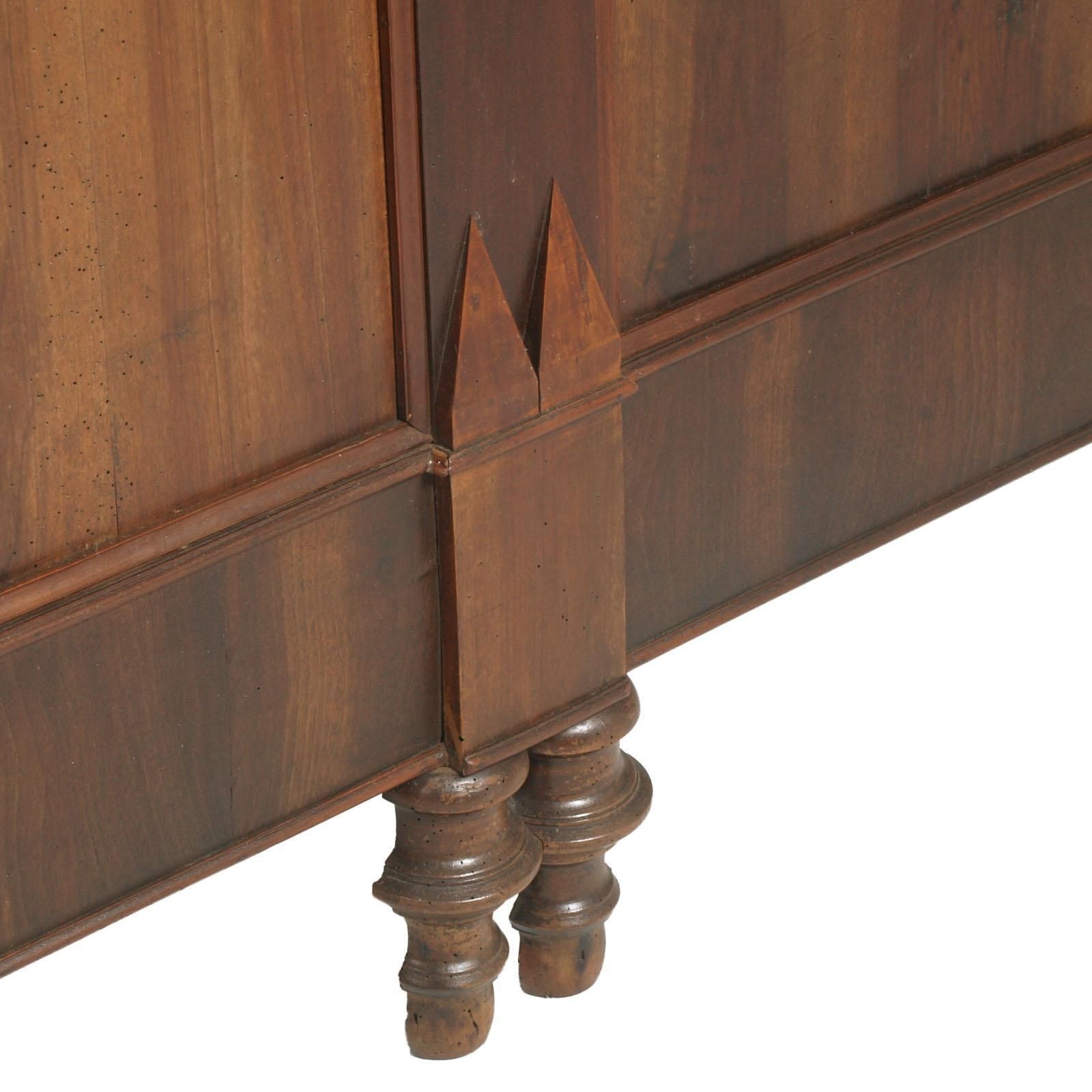photo furniture Italy 19th Century Majestic Double Bed In Walnut Restored And Polished To Wax