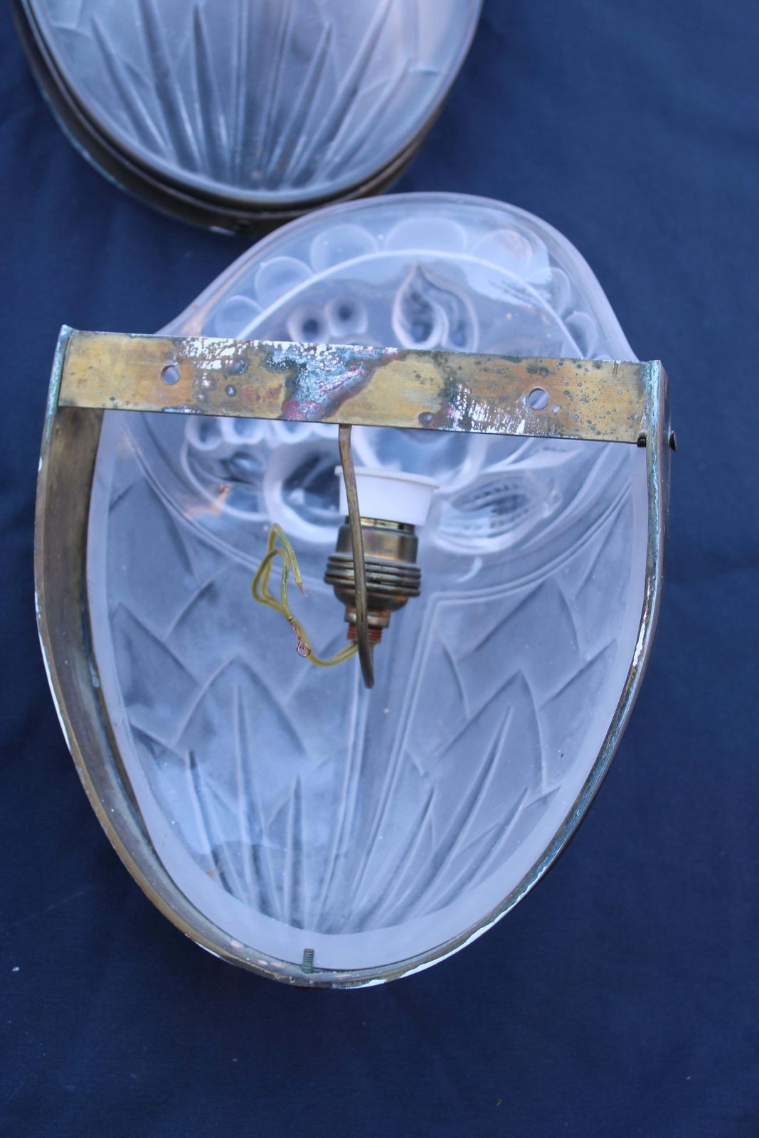 1930s French Art Deco Wall Lamp In Crystal And Brass Lalique Style photo vintage