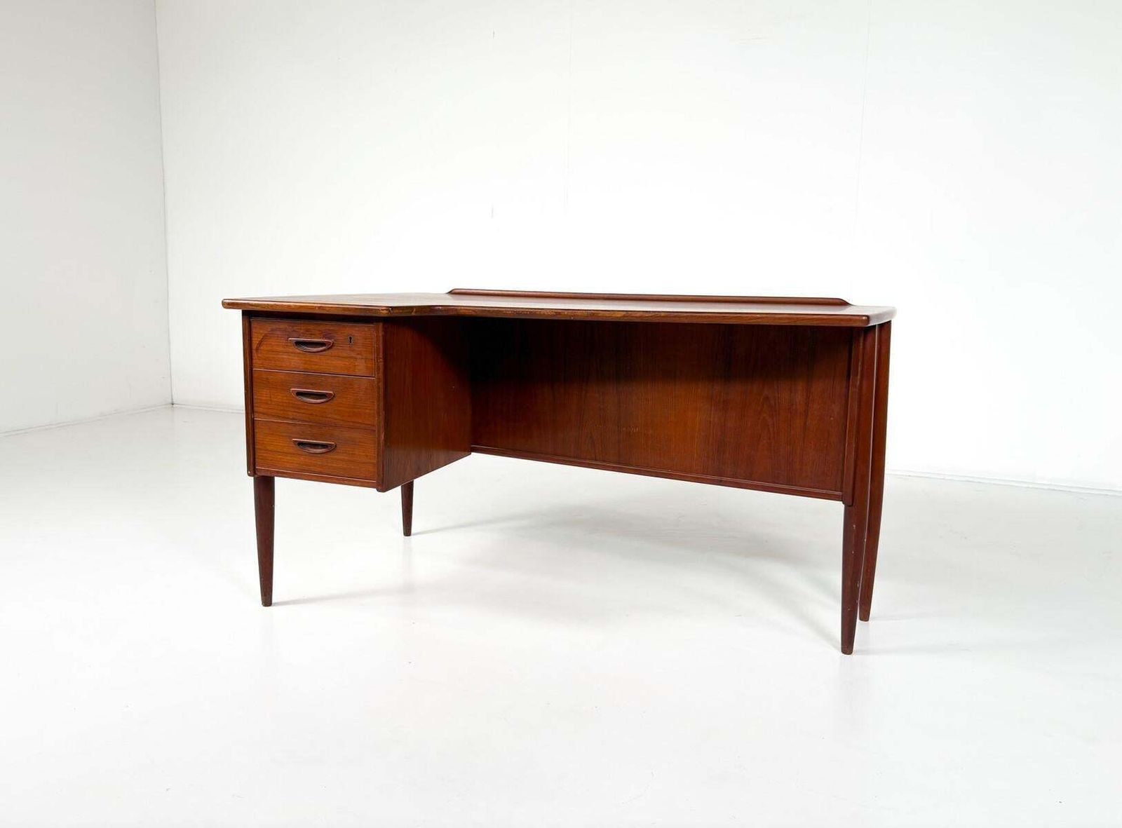 Boomerang Desk A10 By Göran Strand For Lelangs Möbelfabrik, 1960s photo furniture