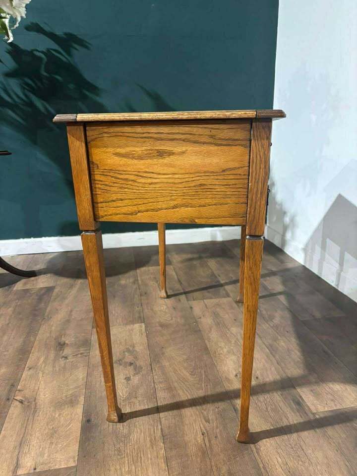 photo vinterior Edwardian Oak Low Boy