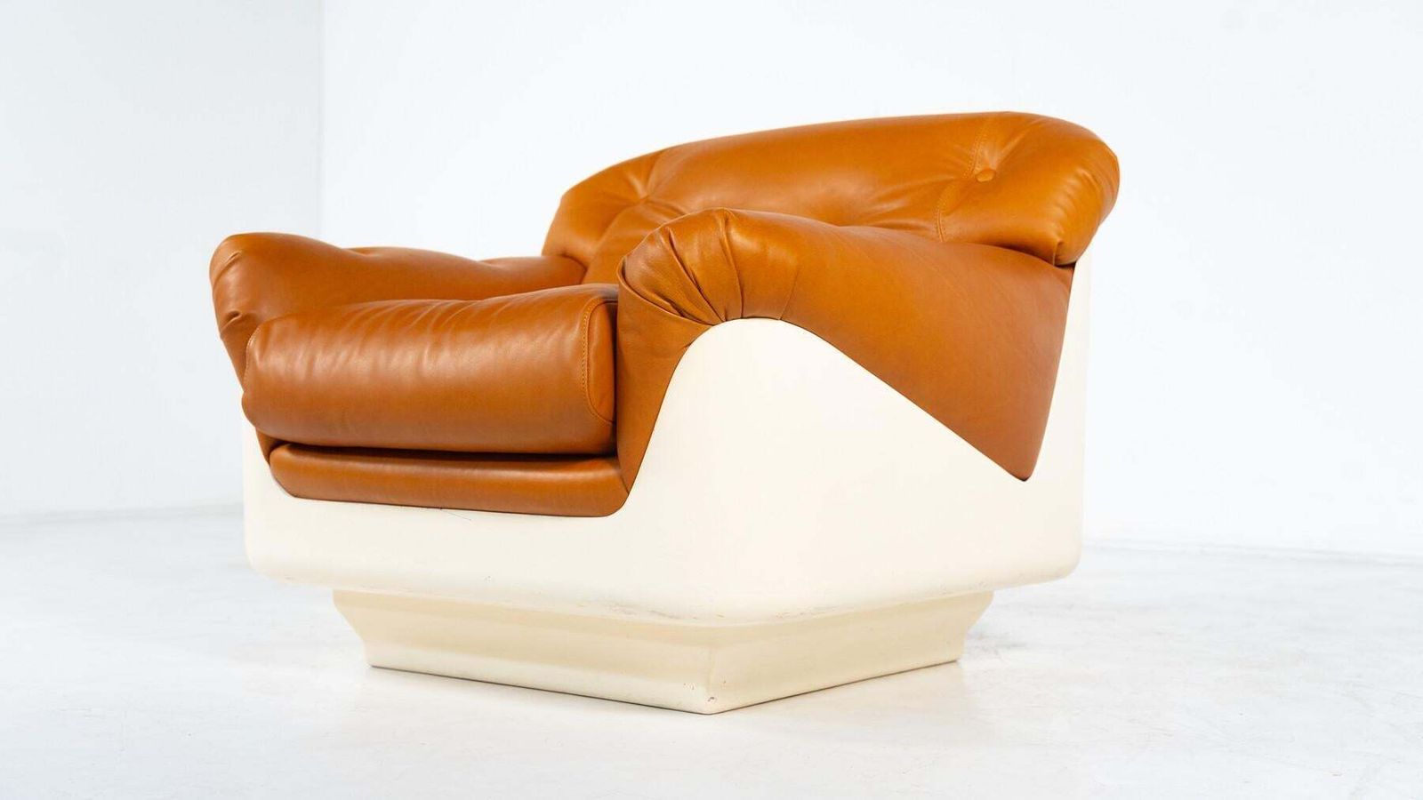 photo for sale Pair Of Armchairs By Jorge Zalszupin, Fiberglass And Leather, 2 Pairs Available