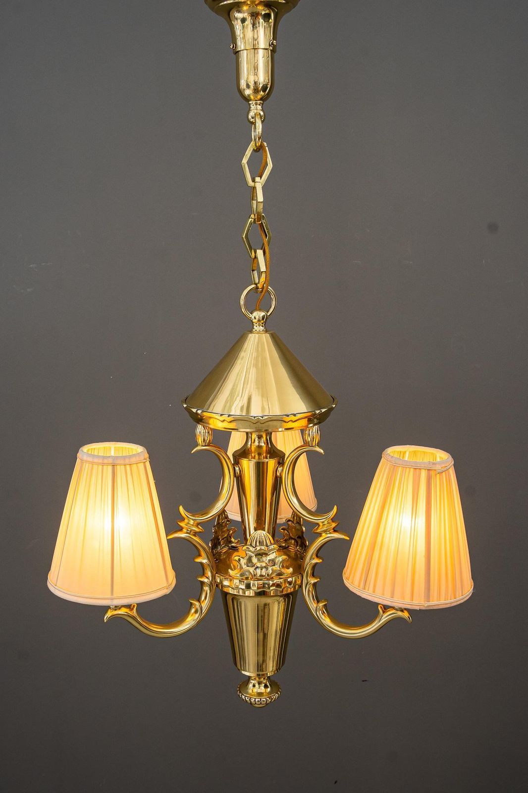 photo vintage Art Deco Chandelier With Fabric Shades Vienna Around 1920s