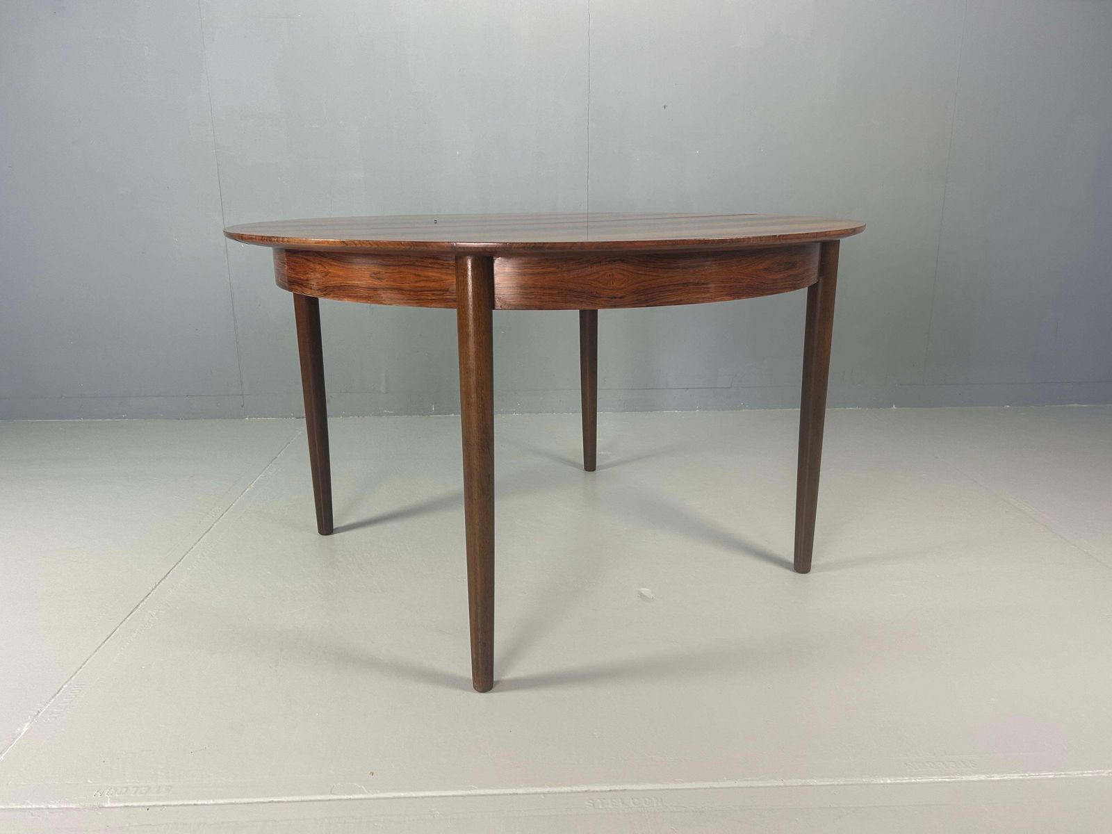 Scandinavian Modern Extendable Oval / Round Dinning Table, 1960, Denmark photo Furniture