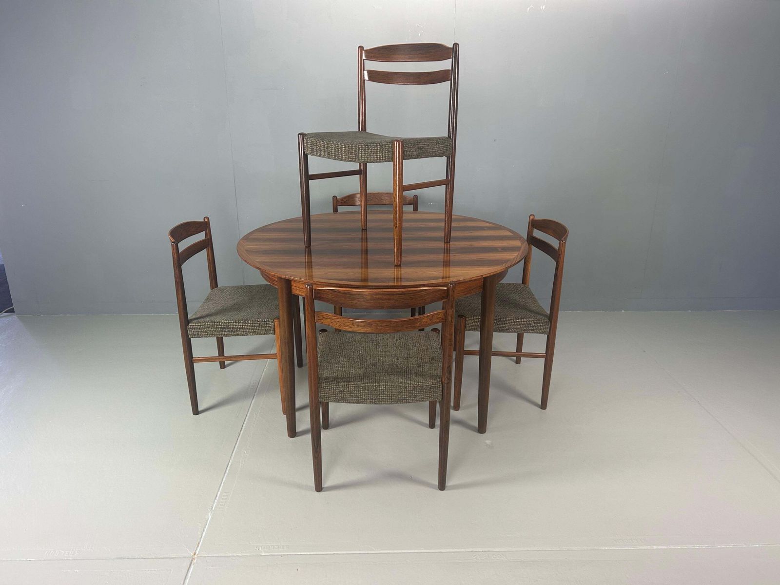 photo vinterior Scandinavian Modern Extendable Oval / Round Dinning Table, 1960, Denmark