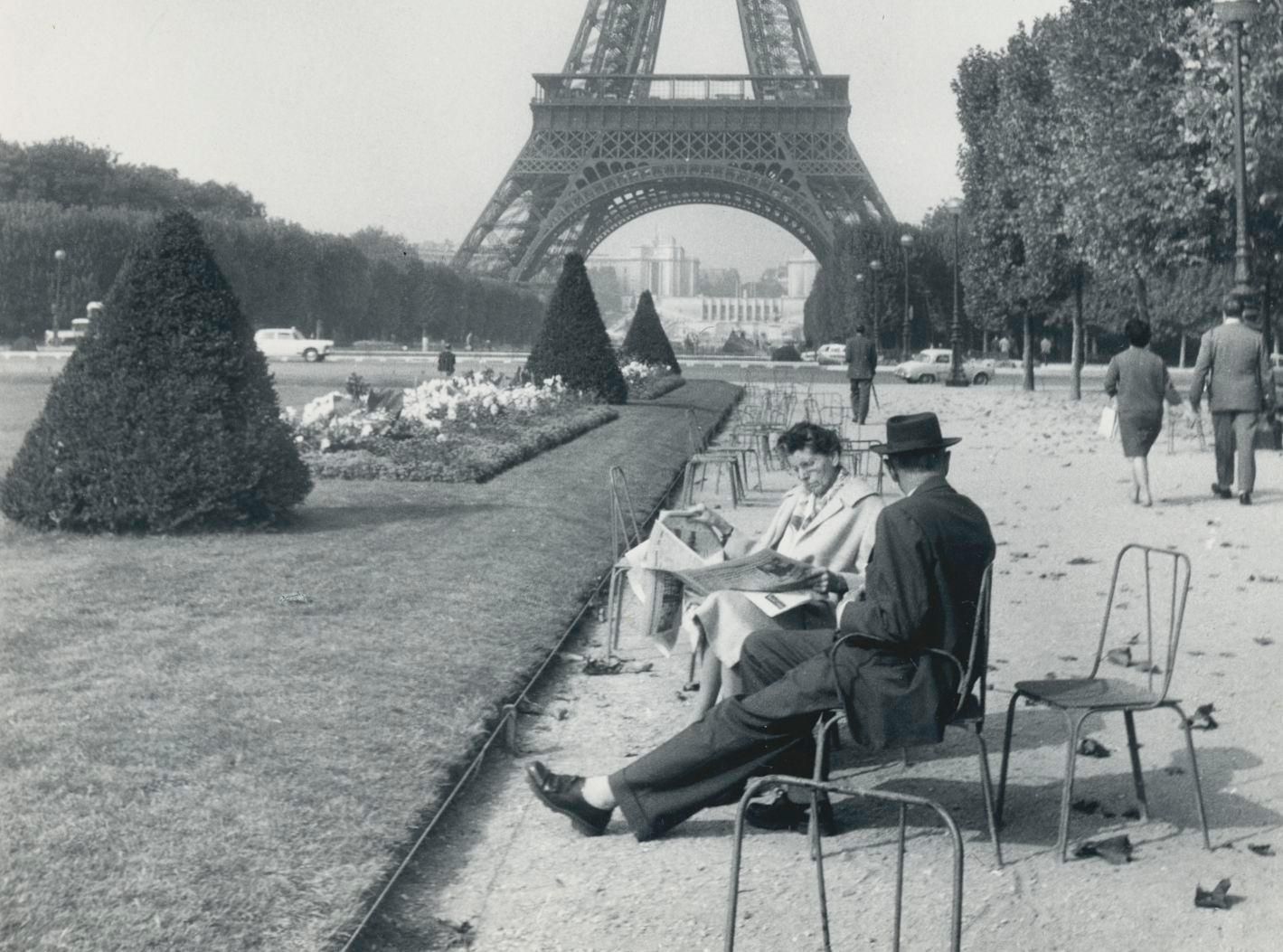 Erich Andreseiffel Tower,  Black And White, Paris, 1950s, 17, 6 X 12, 8 Cm1955 photo furniture