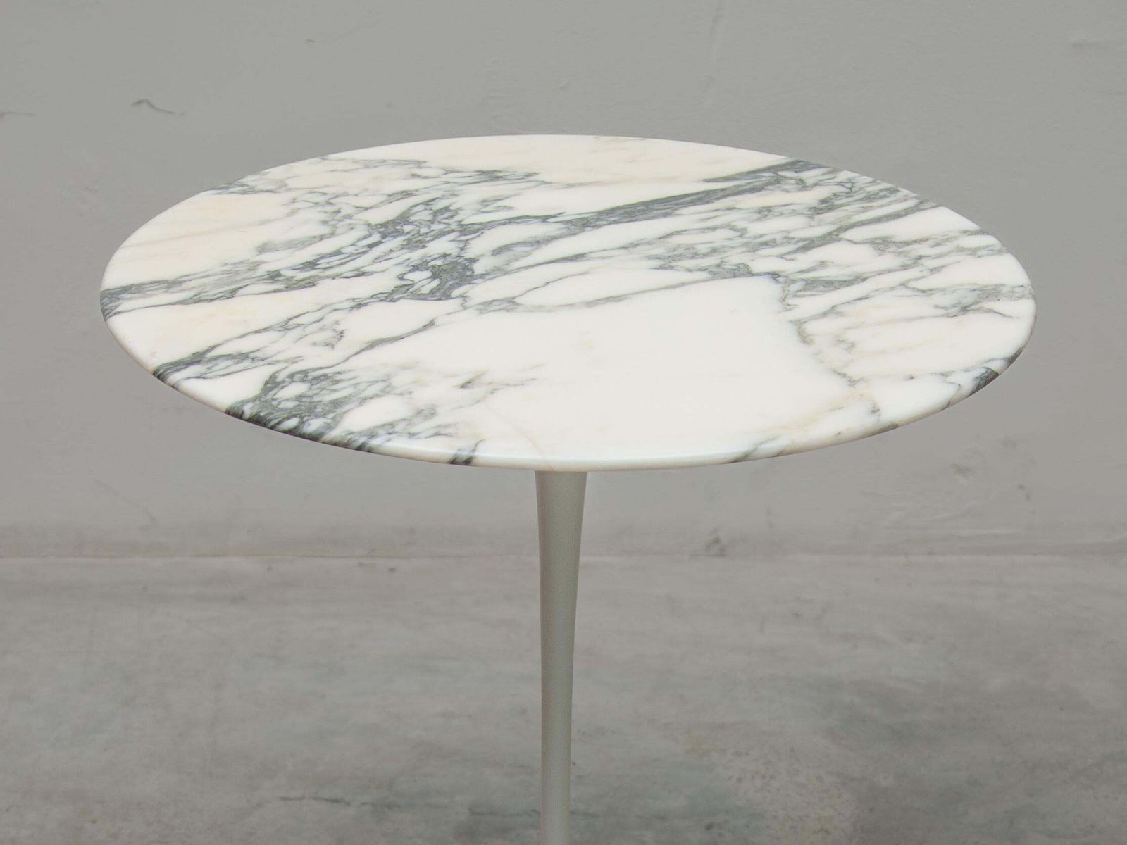 Set Of Two "Tulip" Marble Top Saarinen Side Tables For Knoll, 1970s photo Furniture