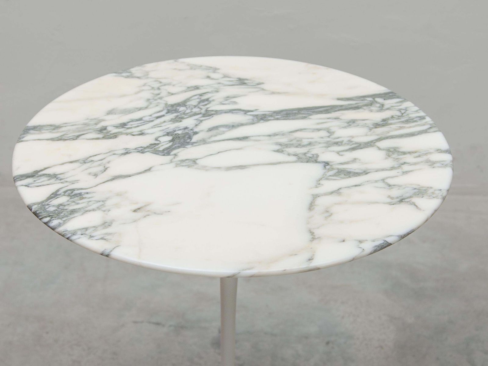 photo for sale Set Of Two "Tulip" Marble Top Saarinen Side Tables For Knoll, 1970s