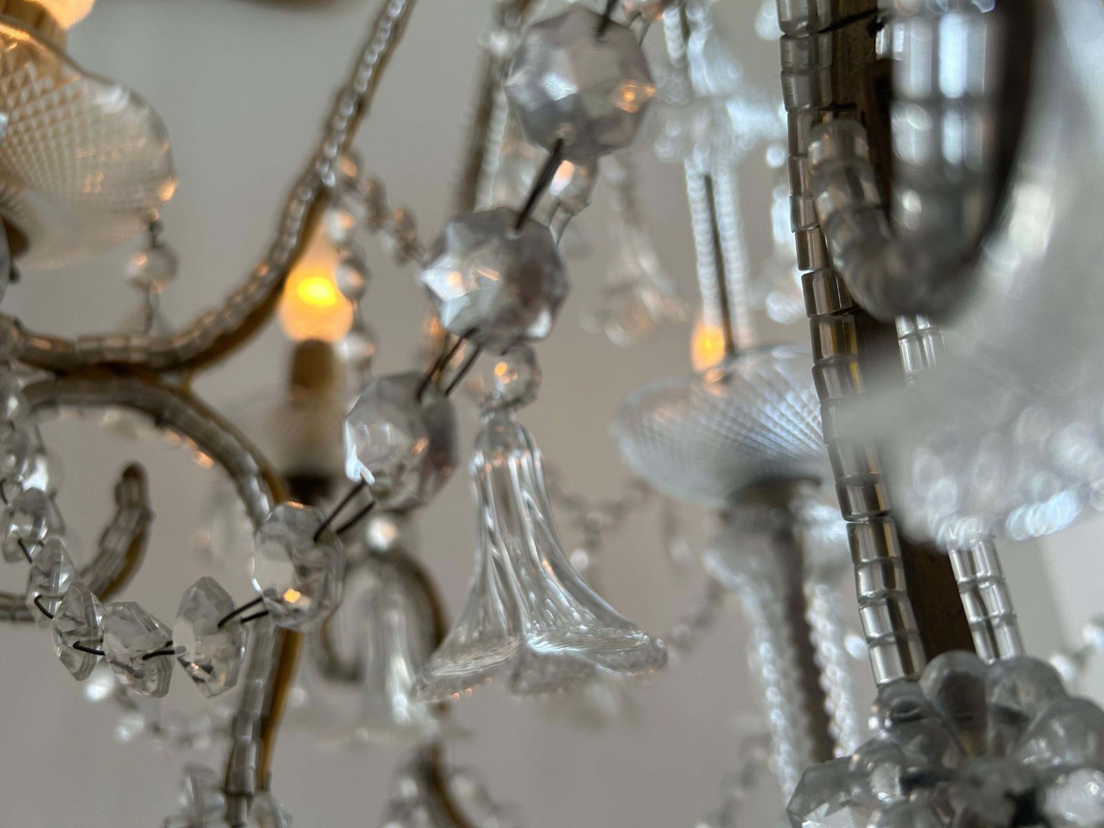 photo vinterior Lullaby In The Mist, Magnificent Pair Of Murano Glass Chandeliers, 1950's