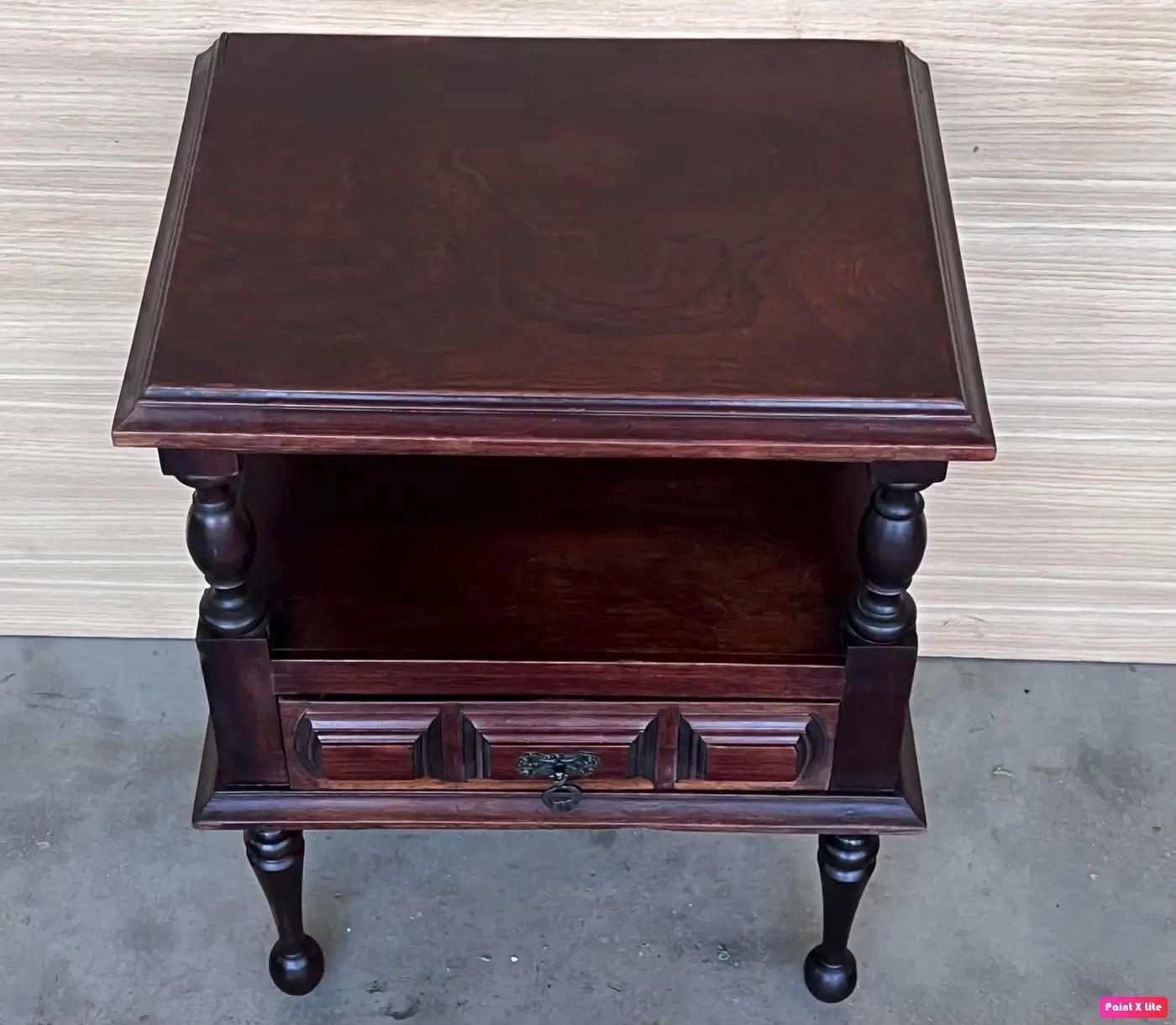 Paire de tables de chevet françaises en bois massif sculpté, tiroir bas, XXe siècle photo vinterior
