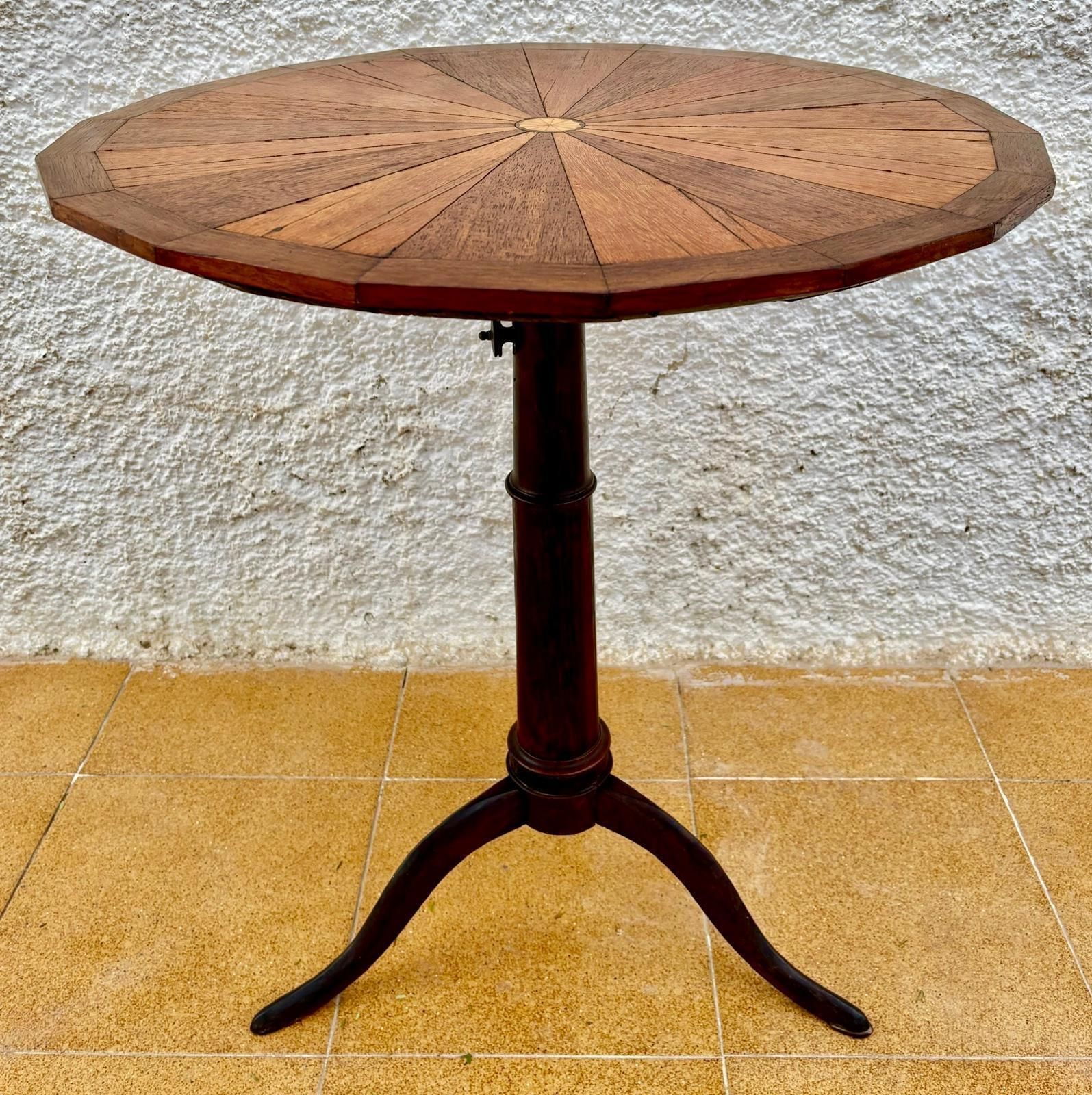 Table d'appoint française ronde pivotante en noyer, début du XXe siècle, années 1940 photo 2815.0