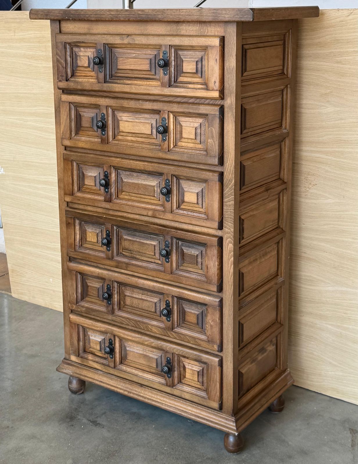 Commode ou table de chevet baroque catalane en noyer sculpté, style toscan, XXe siècle photo Mobilier