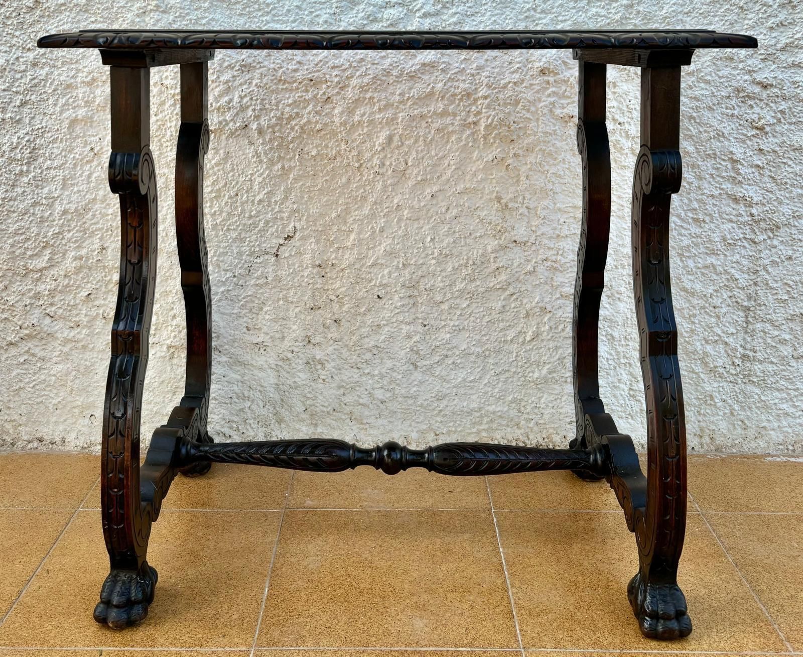 Table d'appoint baroque espagnole, pieds en lyre et plateau en marqueterie, début du XIXe siècle photo furniture