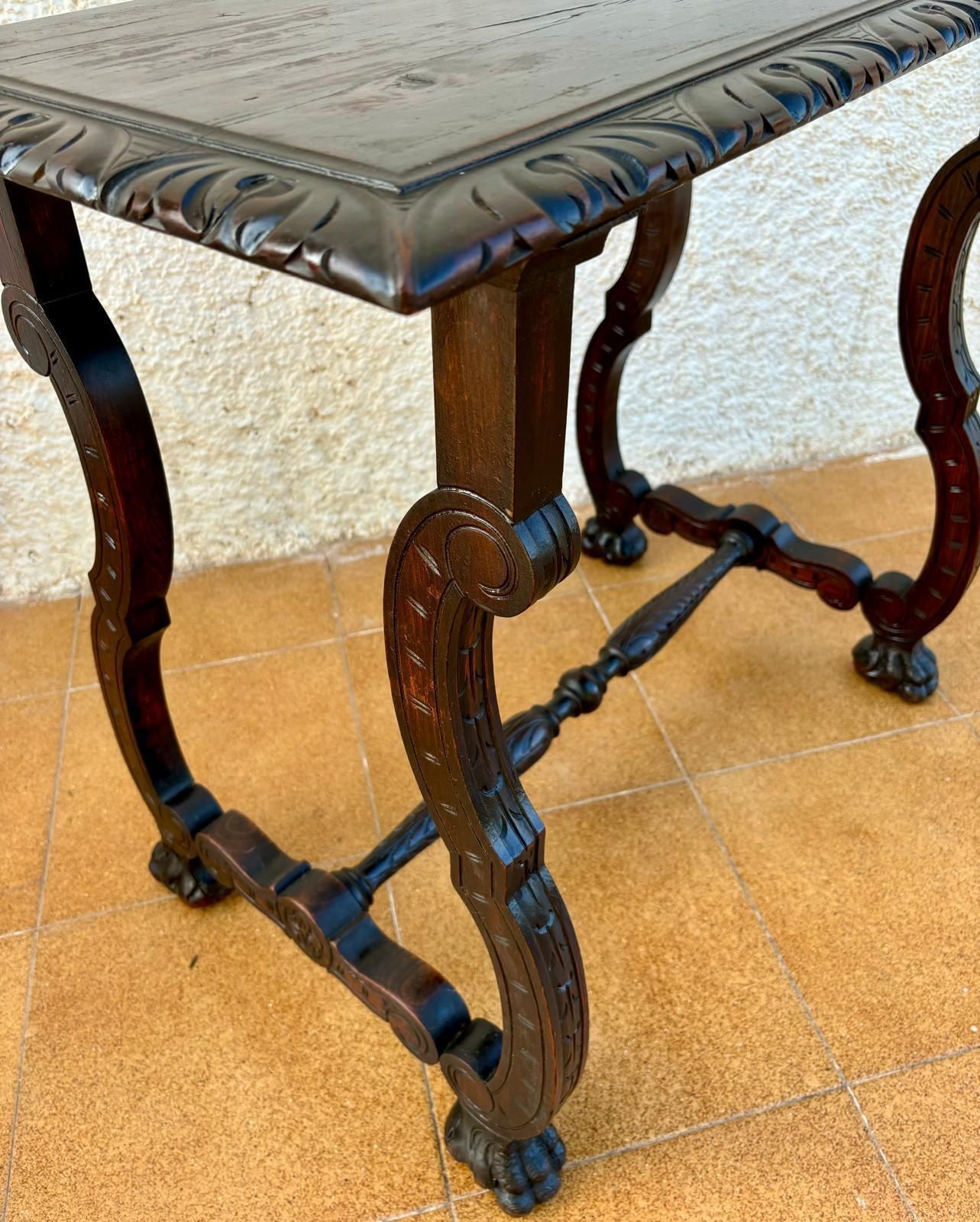 Table d'appoint baroque espagnole, pieds en lyre et plateau en marqueterie, début du XIXe siècle photo vinterior