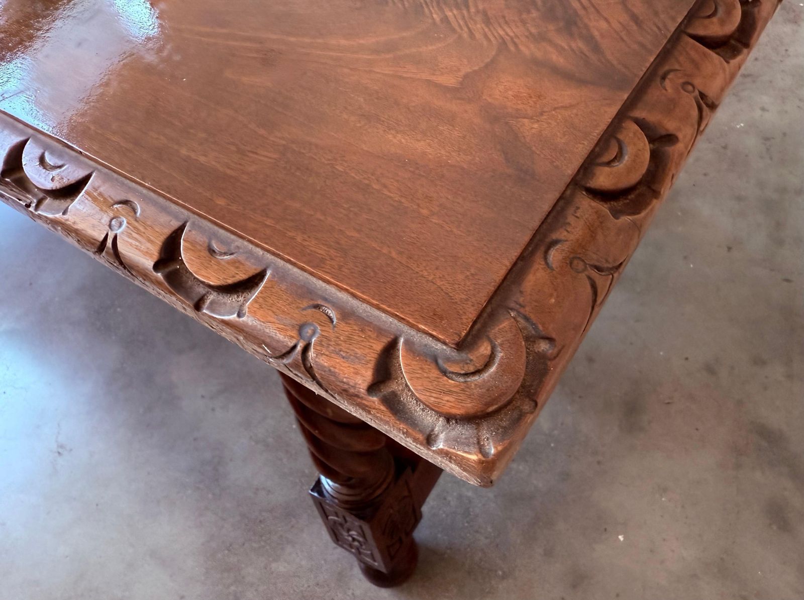 8637.0 Grande table à manger ou de bureau espagnole à pieds salomoniques et entretoise en fer, XVIIIe siècle photo