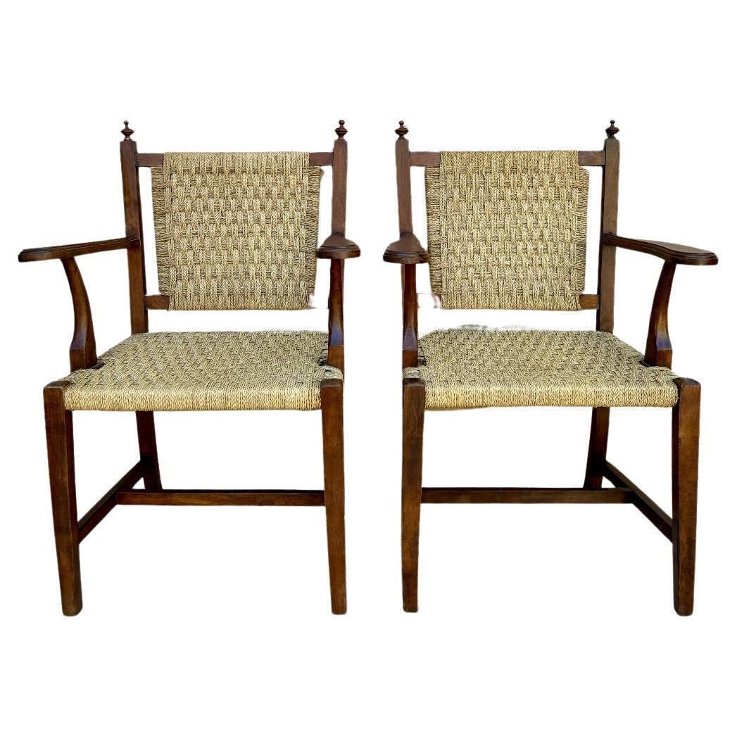 Ensemble de fauteuils espagnols en noyer du XXe siècle, dossiers et assises cannées, 1940