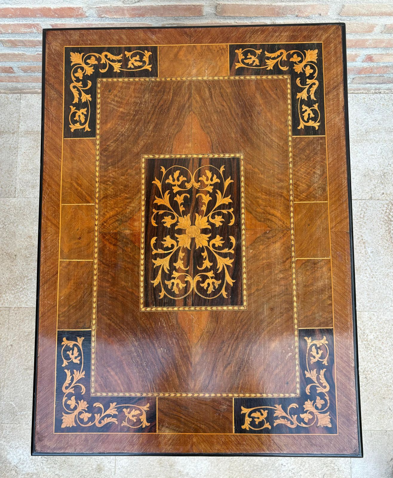 Table d'appoint baroque espagnole, pieds en lyre et plateau en marqueterie, 1850 photo furniture