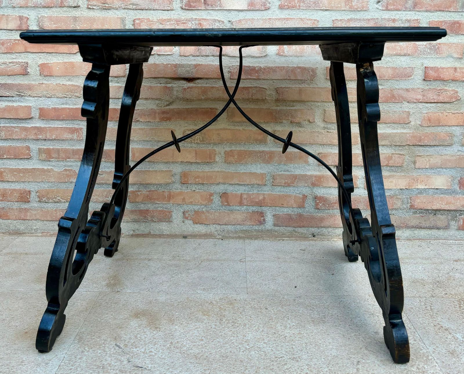 Table d'appoint baroque espagnole, pieds en lyre et plateau en marqueterie, 1850 photo 2010.0