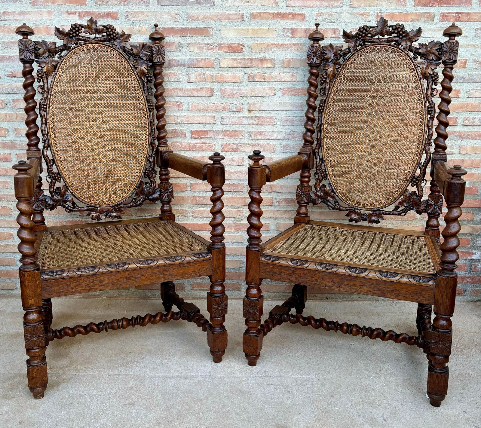 Fauteuils en noyer, France, années 1890, lot de 2 photo for sale