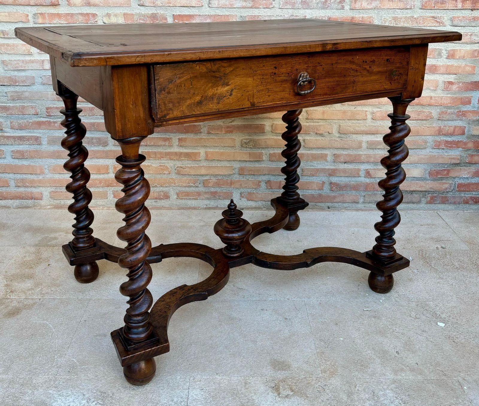 Bureau d'époque en noyer français photo buy