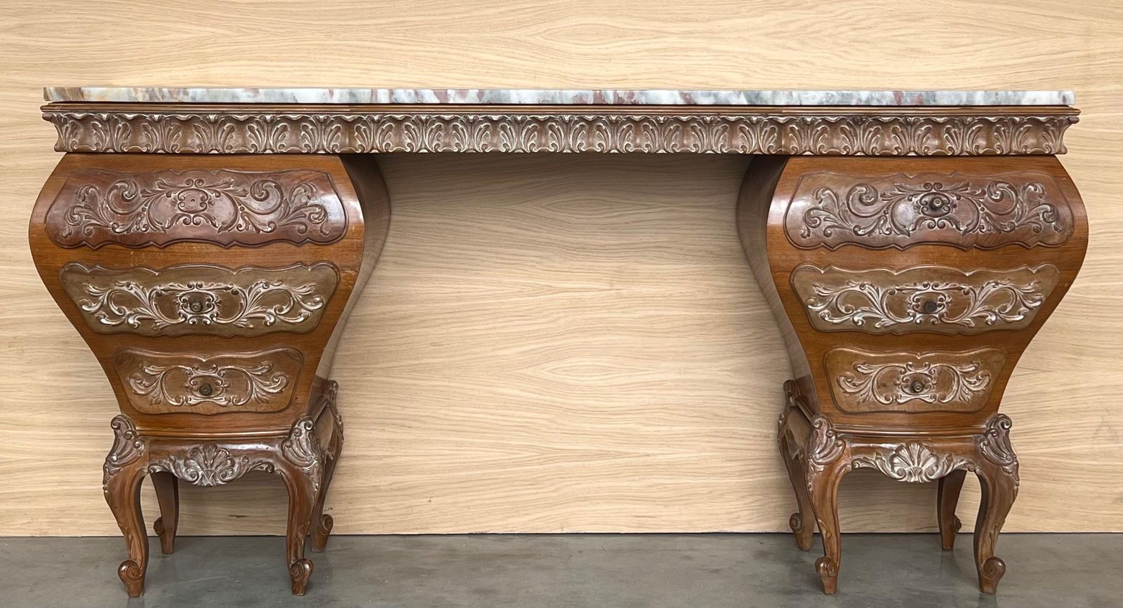 Coiffeuse baroque espagnole d'époque, années 1940, en noyer et loupe de noyer sculpté à la main photo furniture