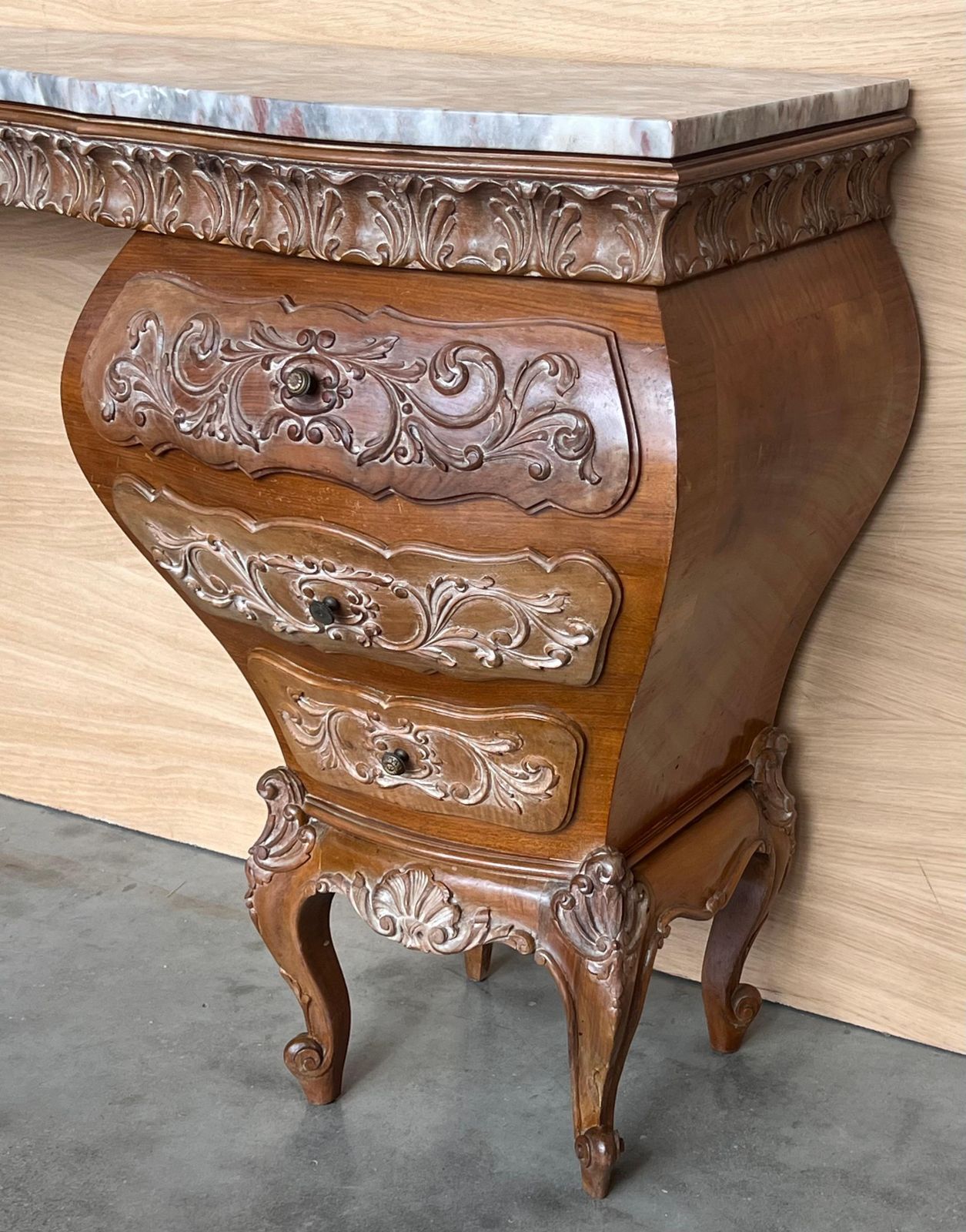 Coiffeuse baroque espagnole d'époque, années 1940, en noyer et loupe de noyer sculpté à la main photo 2576.0