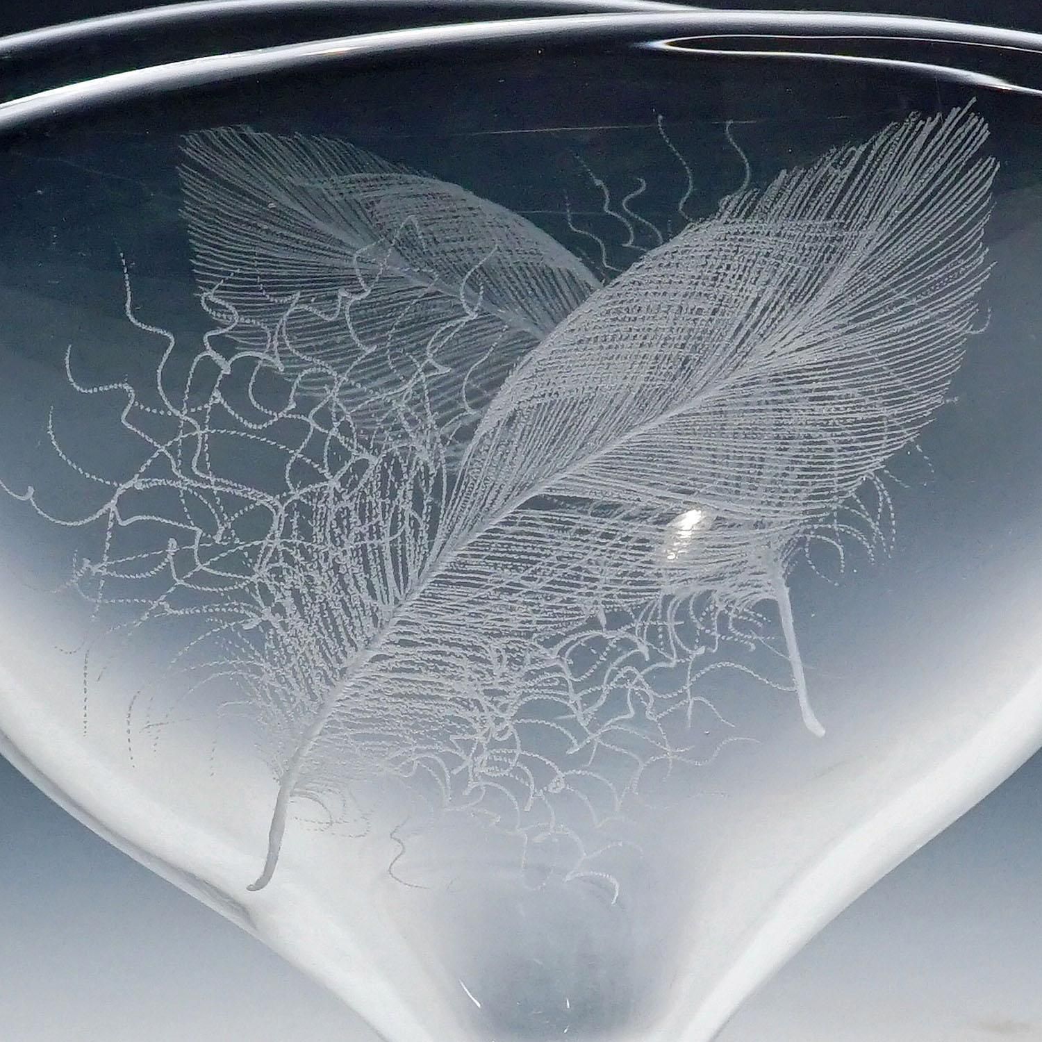 Footed Bowl With Feather Decoration By Vicke Lindstrand For Kosta 1950s photo buy