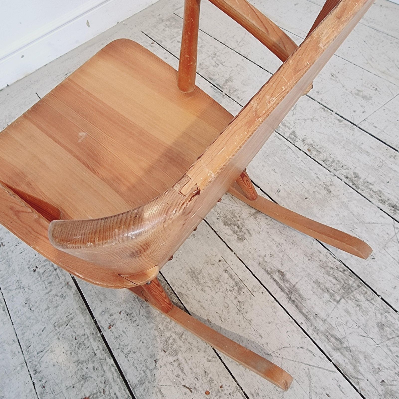 Svensk Fur 513 Rocking Chair For Karl Malmvall, Sportstugemöbel. Sweden 1940/50s photo vinterior