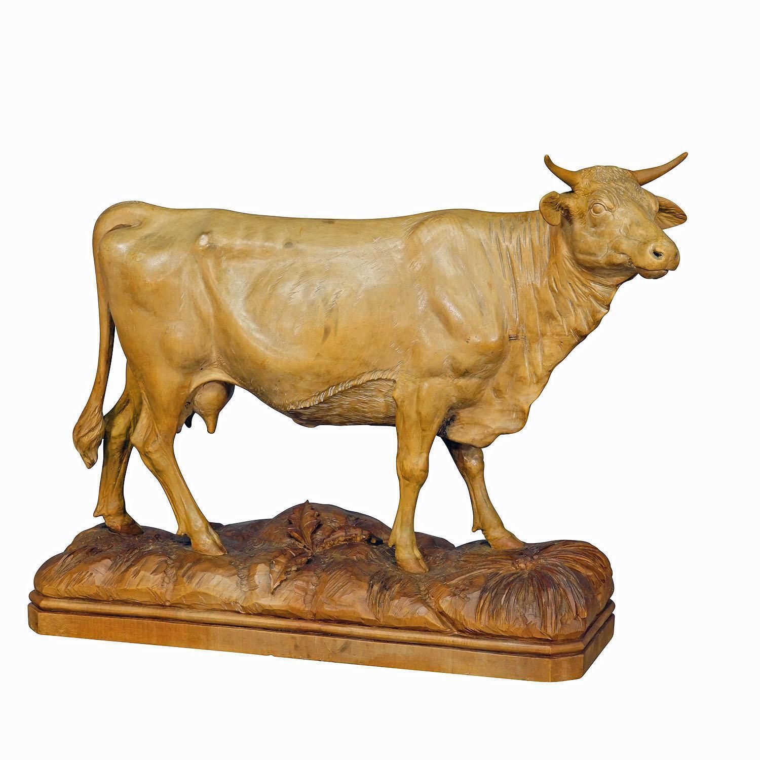 Groot houten gesneden beeldje van een koe, Brienz, Zwitserland, ca. jaren 1920 photo furniture