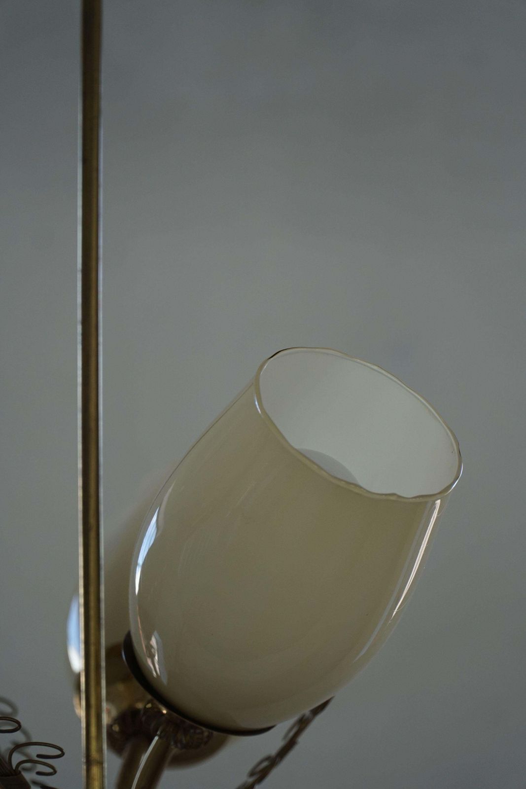 photo vintage Paavo Tynell For Idman Oy, 3 Arm Chandelier In Brass & Glass, Mid Century, 1940s