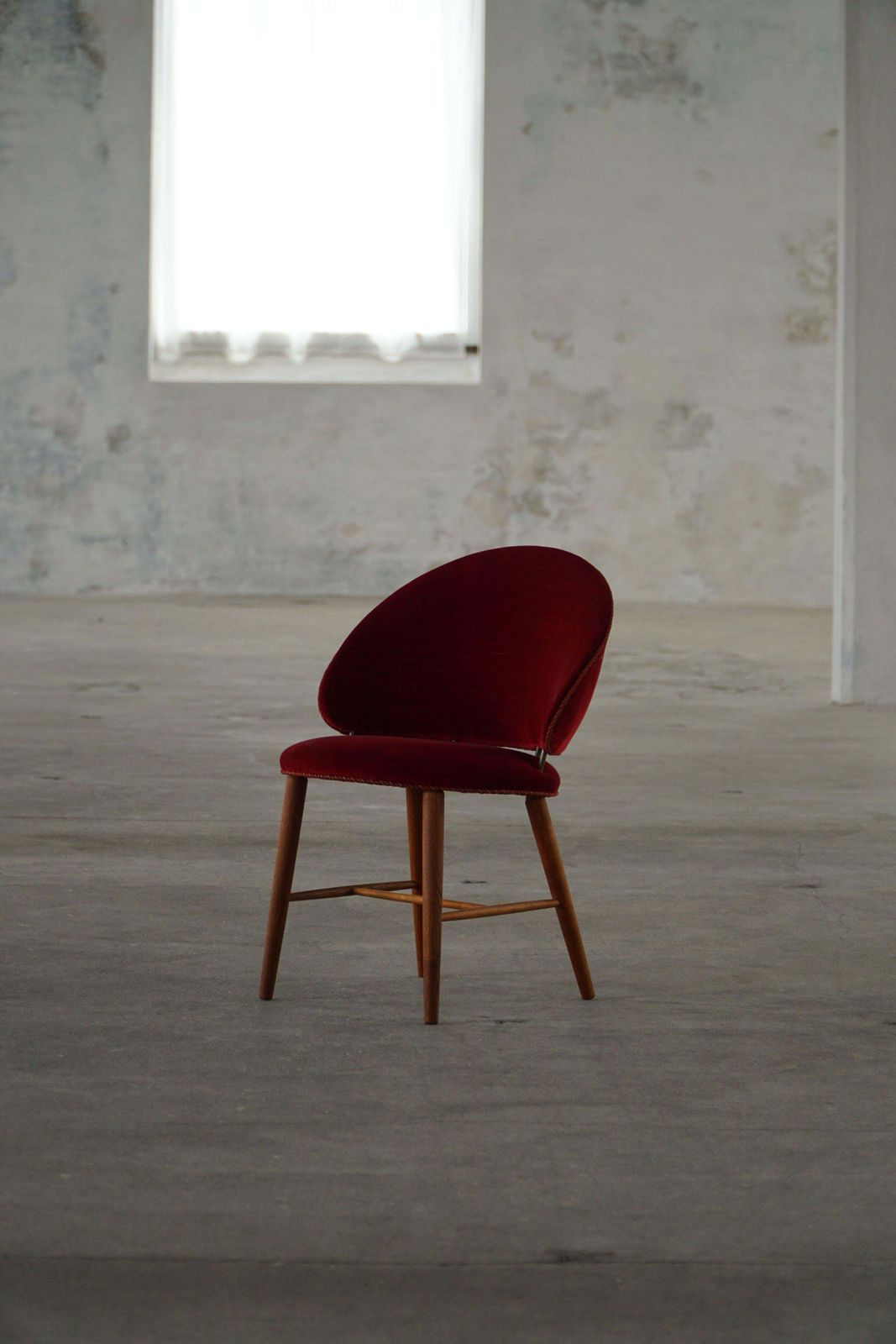 photo vinterior Mid Century Dressing Chair In Oak & Red Velvet, By A Danish Cabinetmaker, 1950s